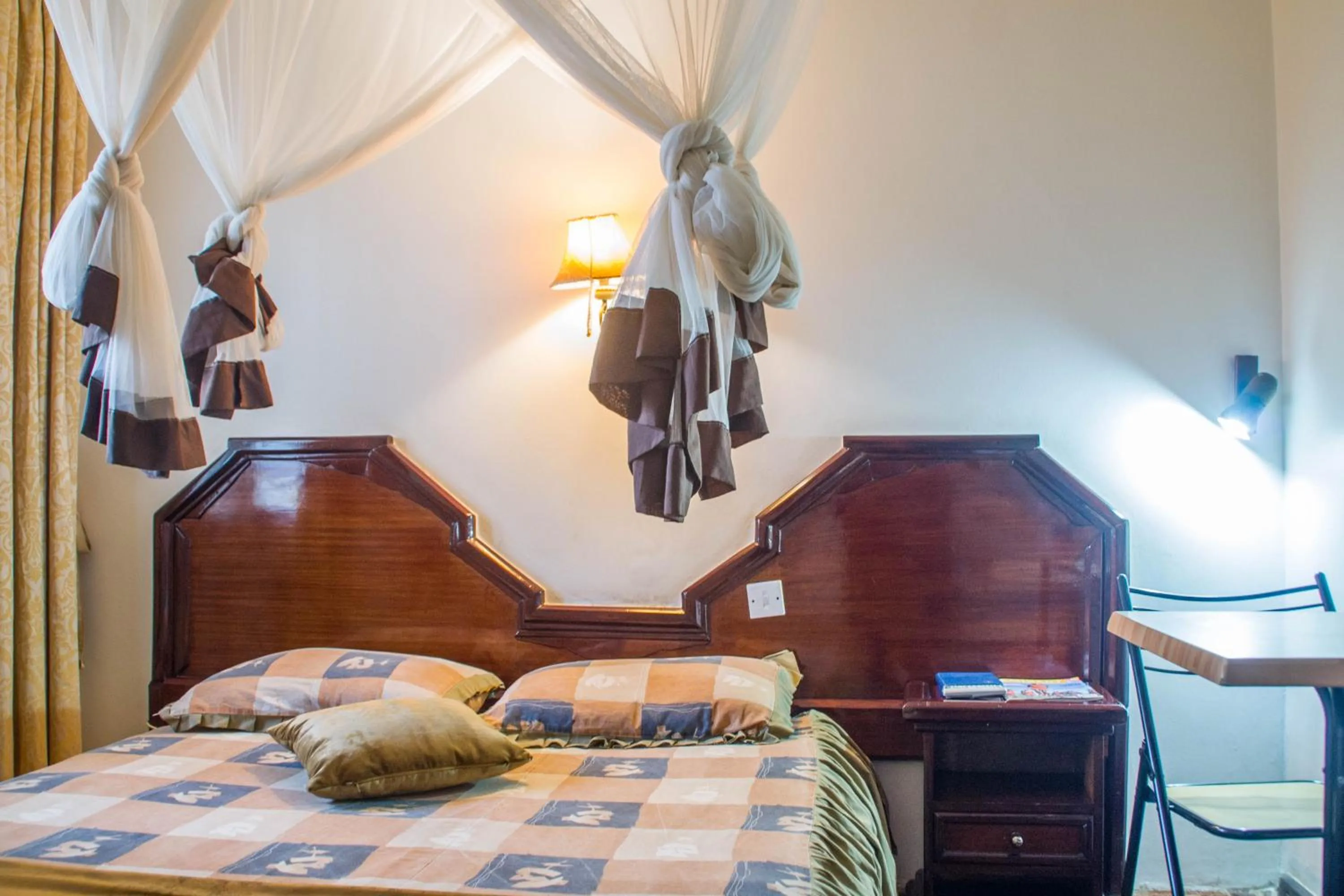 Bed in Oxford Royal Hotel