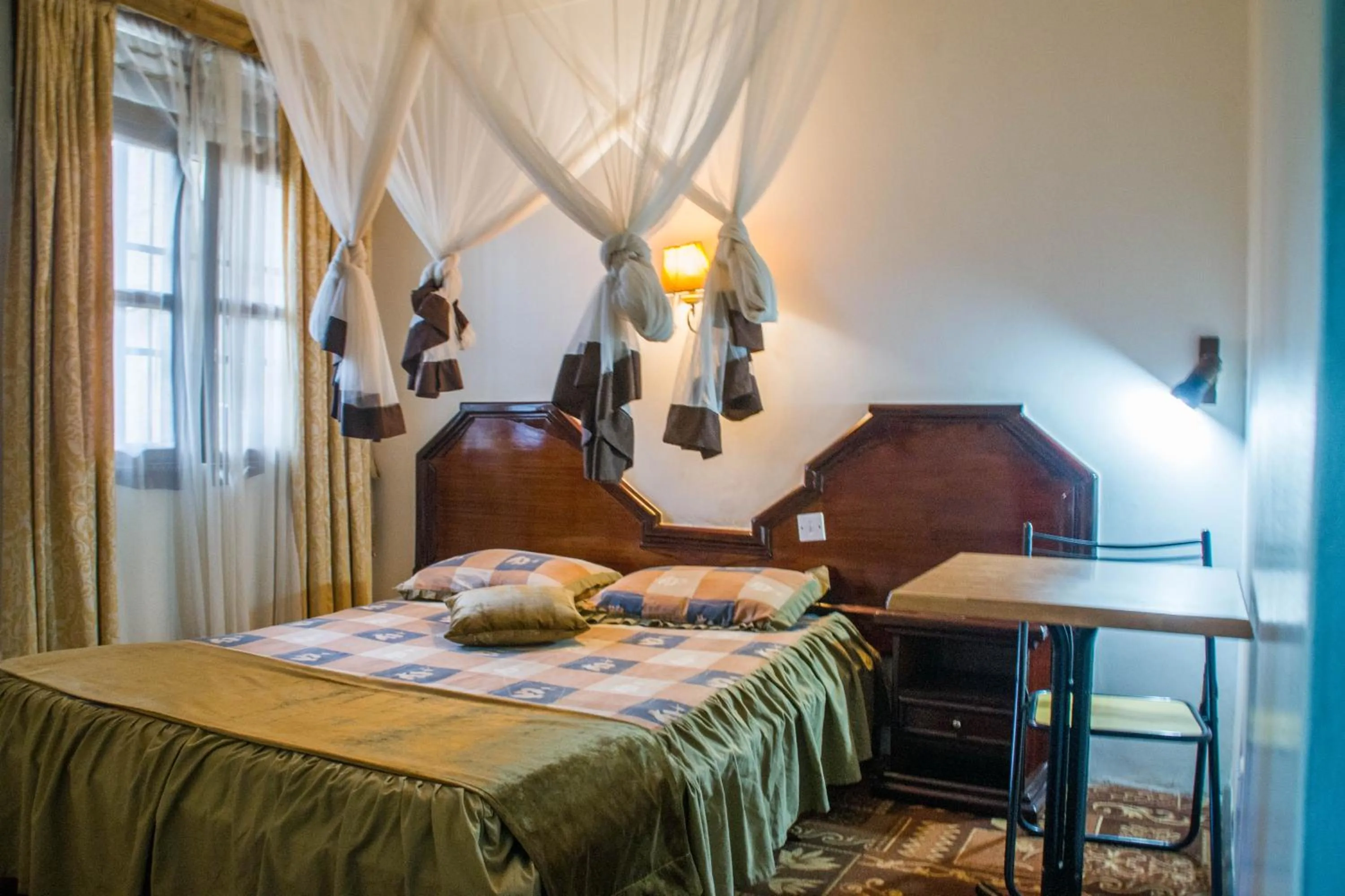 Bed in Oxford Royal Hotel