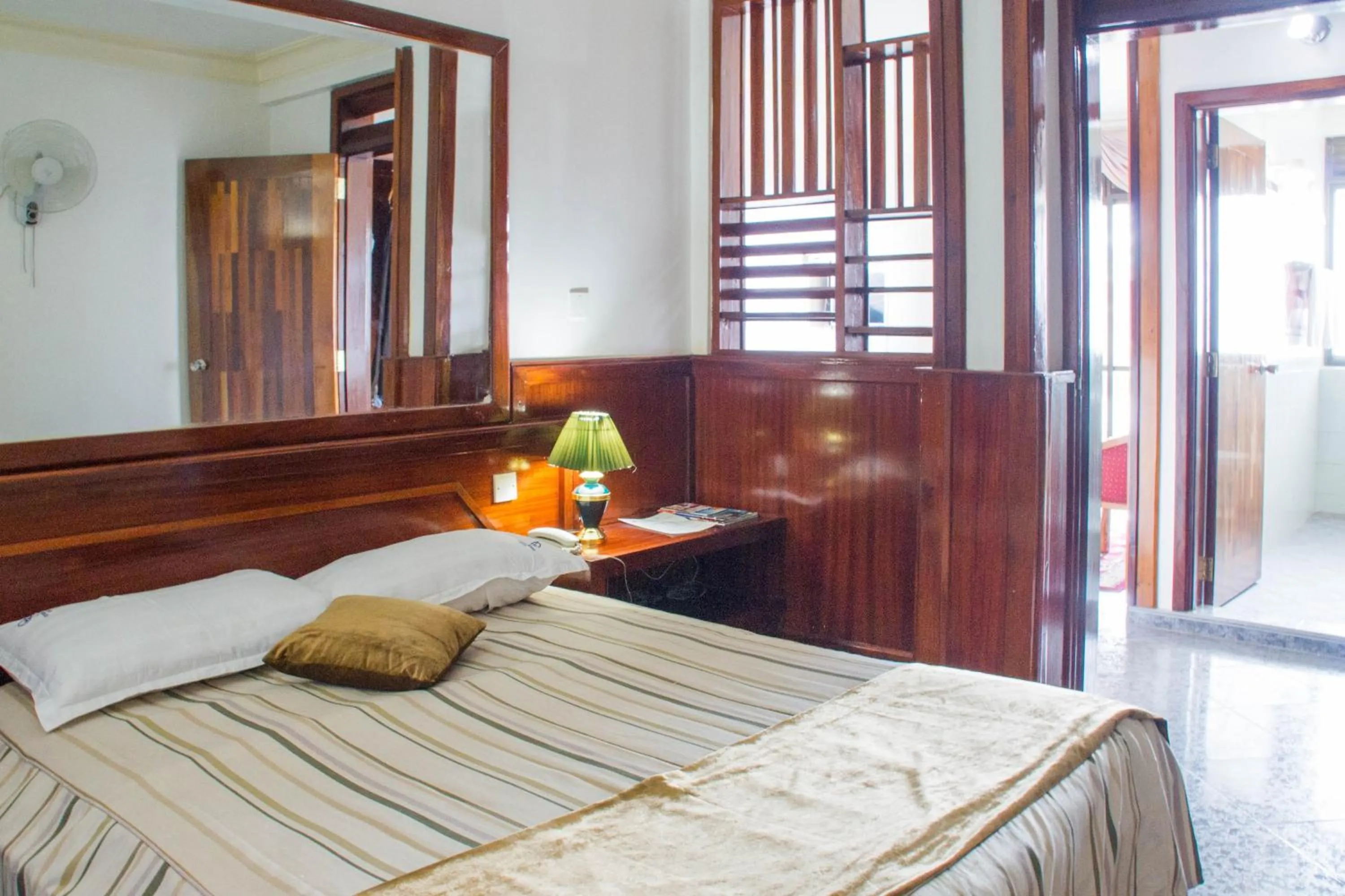 Bed in Oxford Royal Hotel