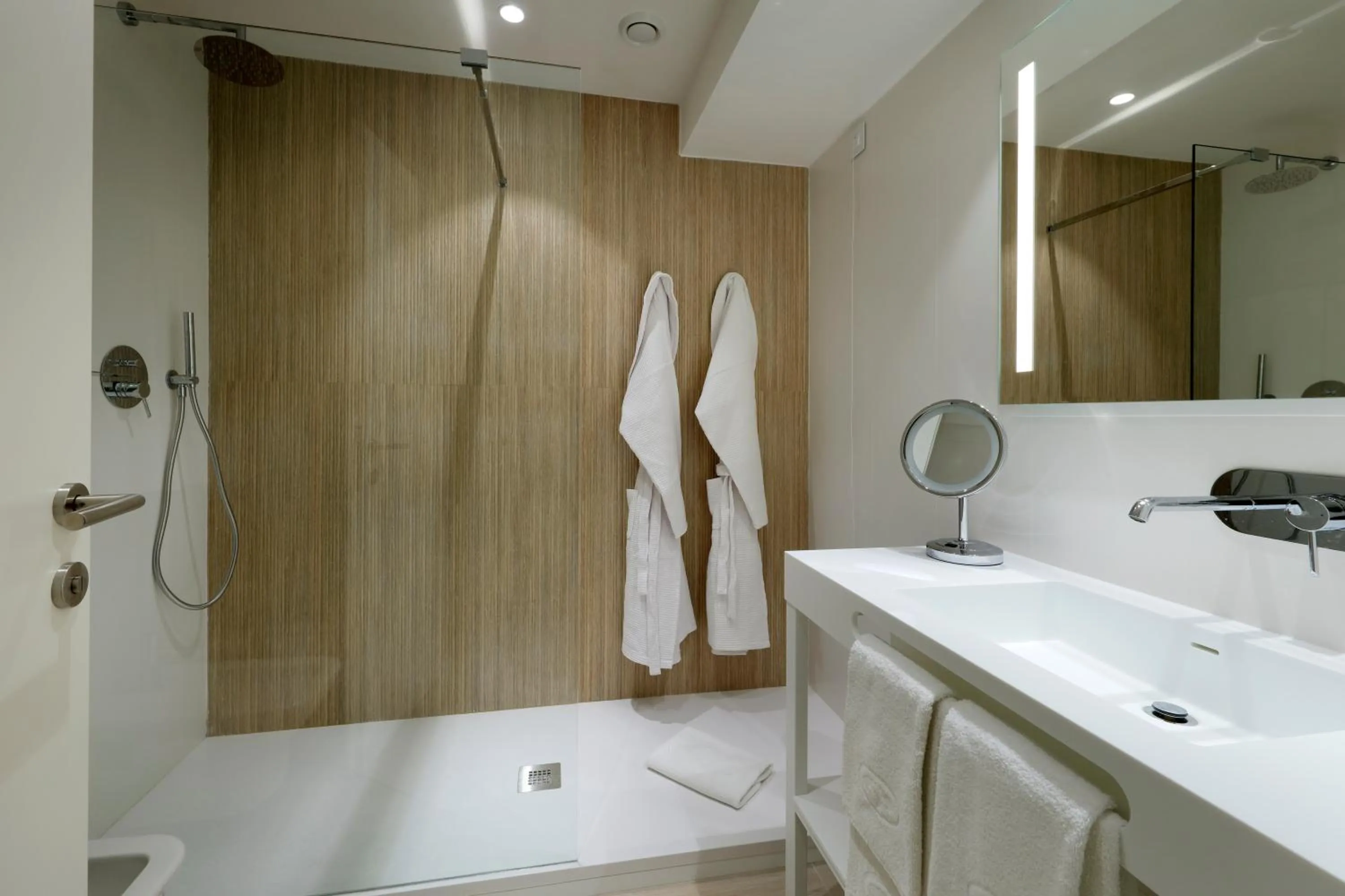 Shower in Grand Palladium Sicilia Resort & Spa