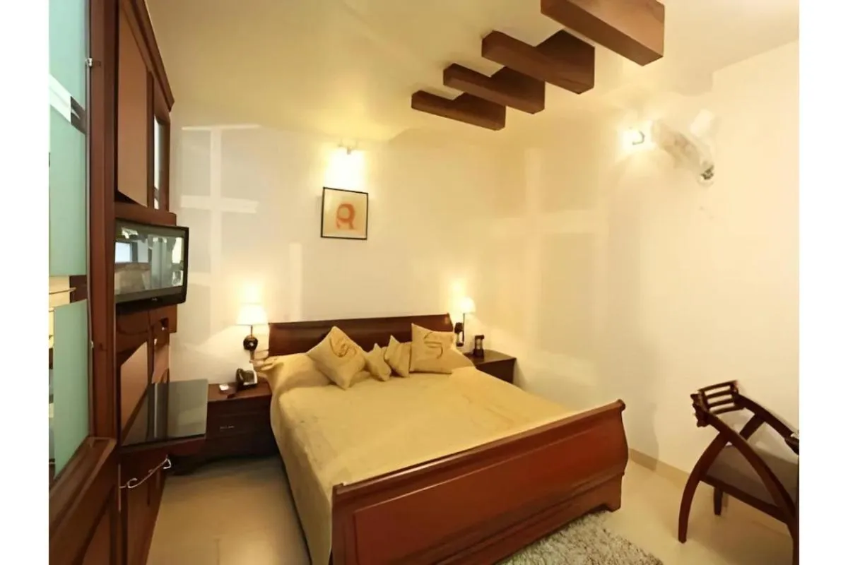 Bed in Hotel Shanta Inn