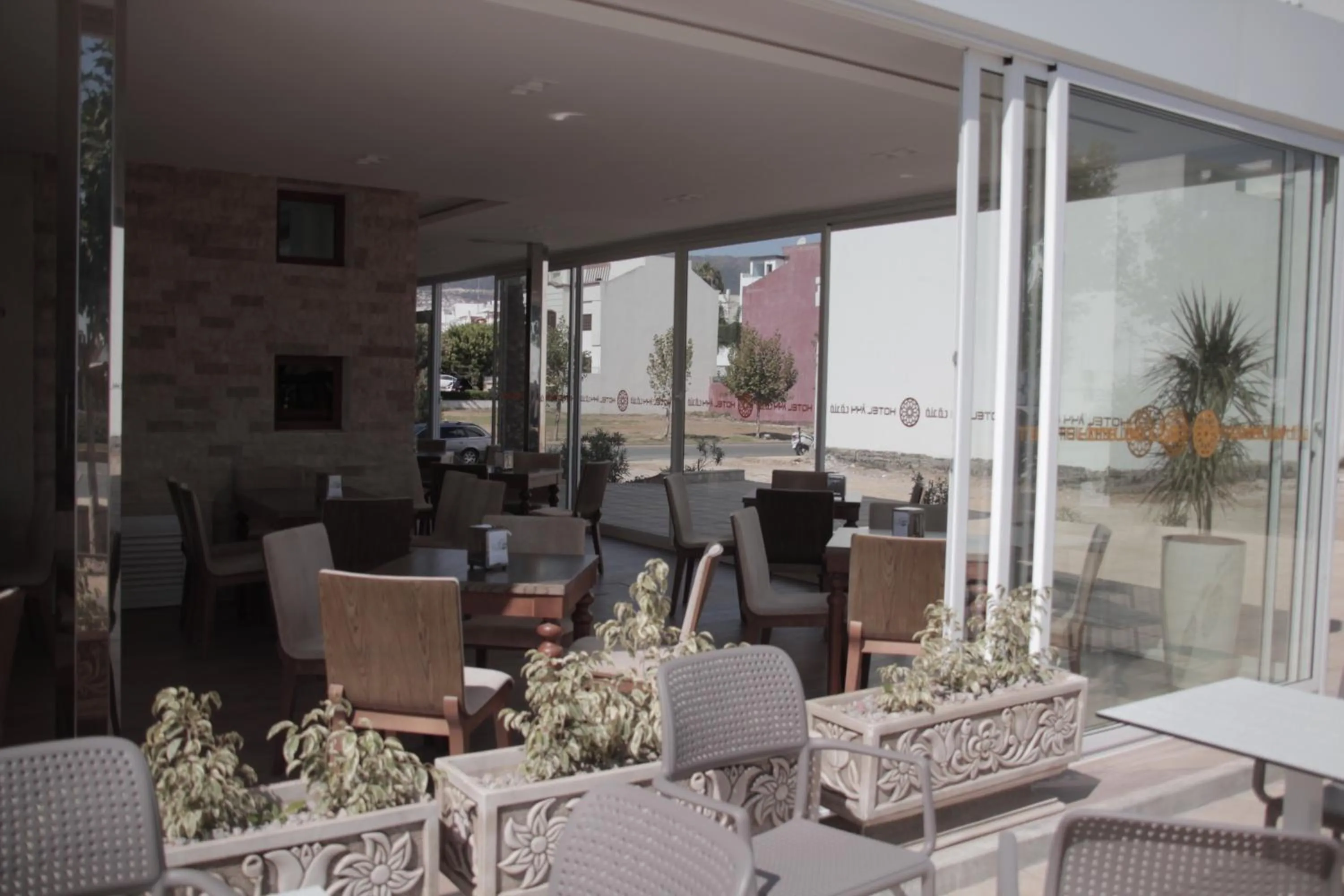 Restaurant/places to eat in Hotel A44