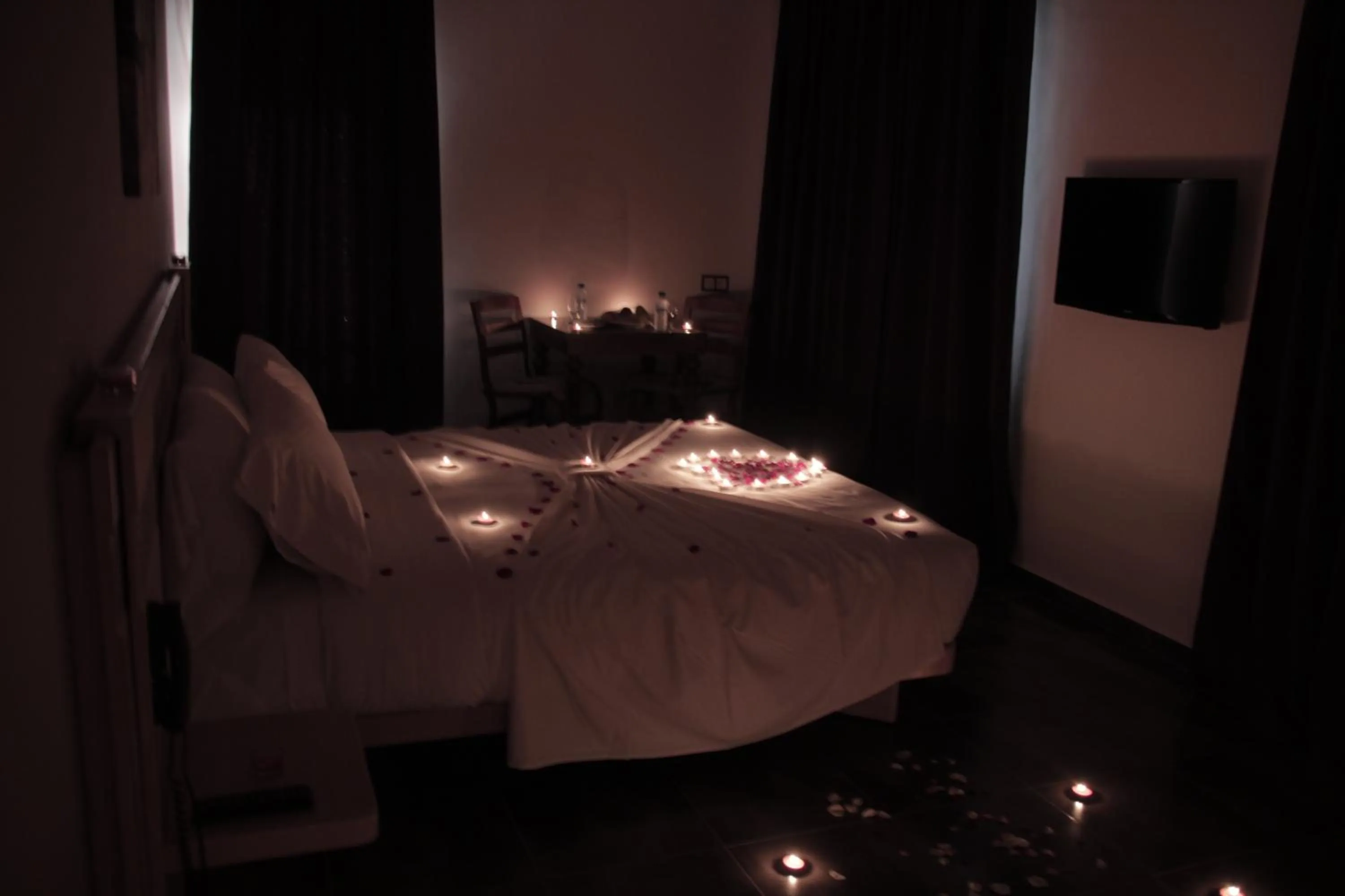 Photo of the whole room, Bed in Hotel A44