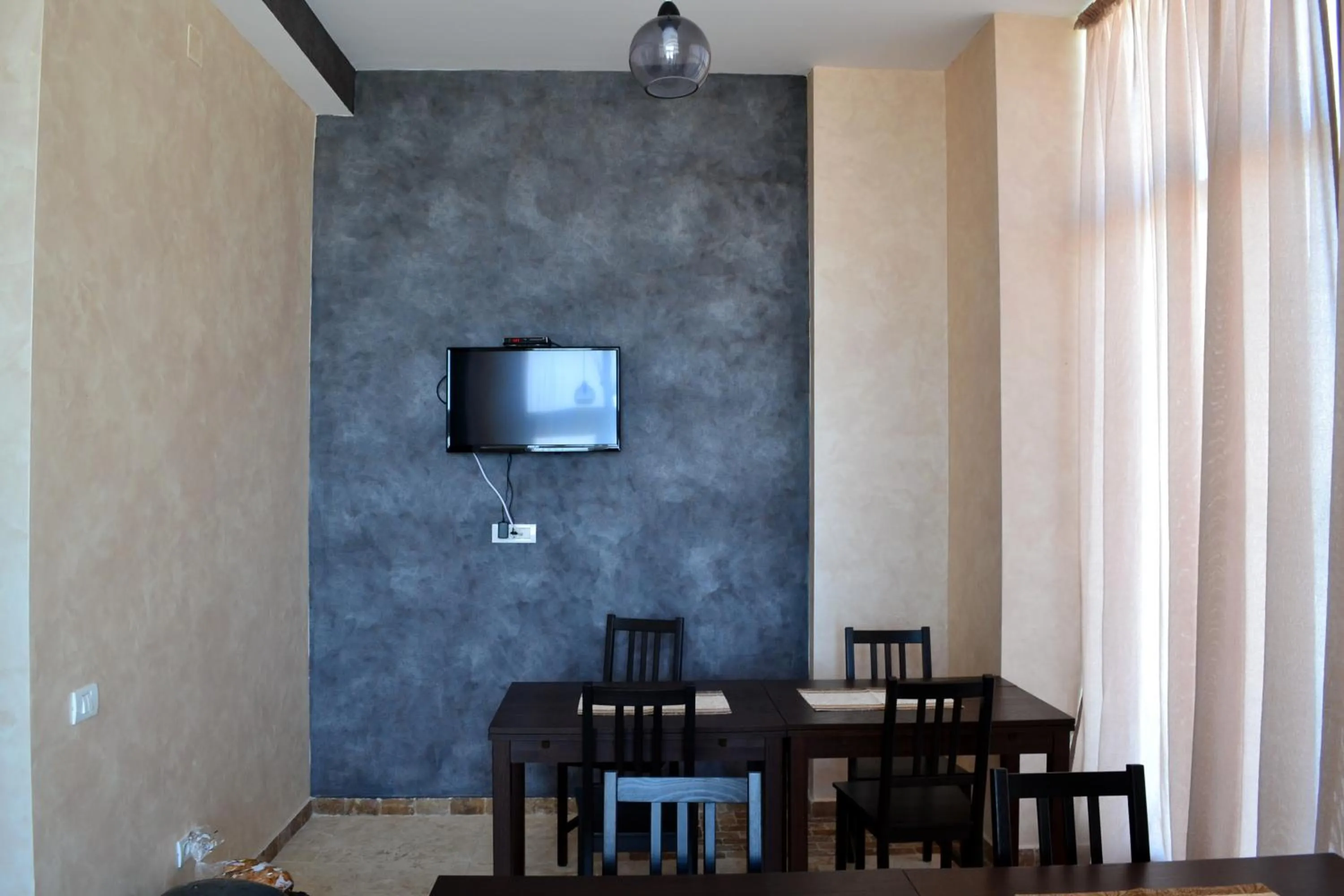 Restaurant/places to eat in Sara