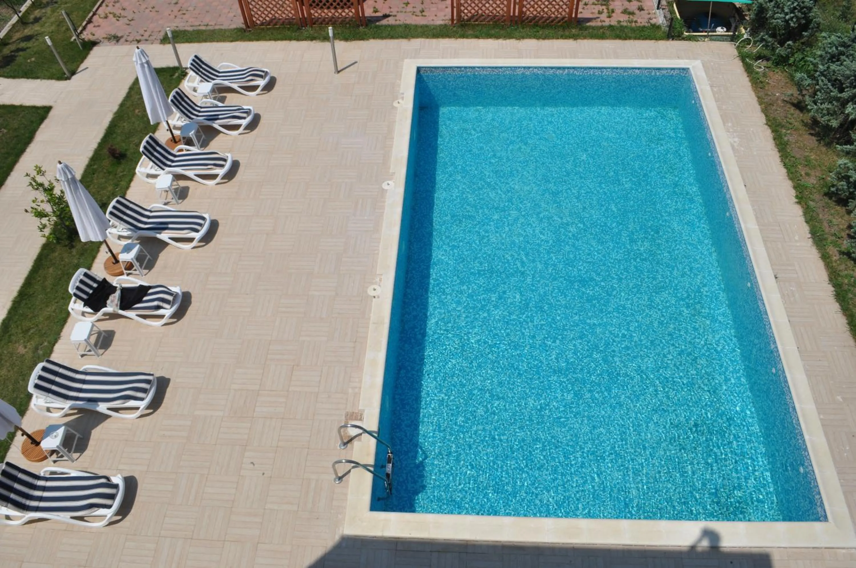 Swimming pool in Sara