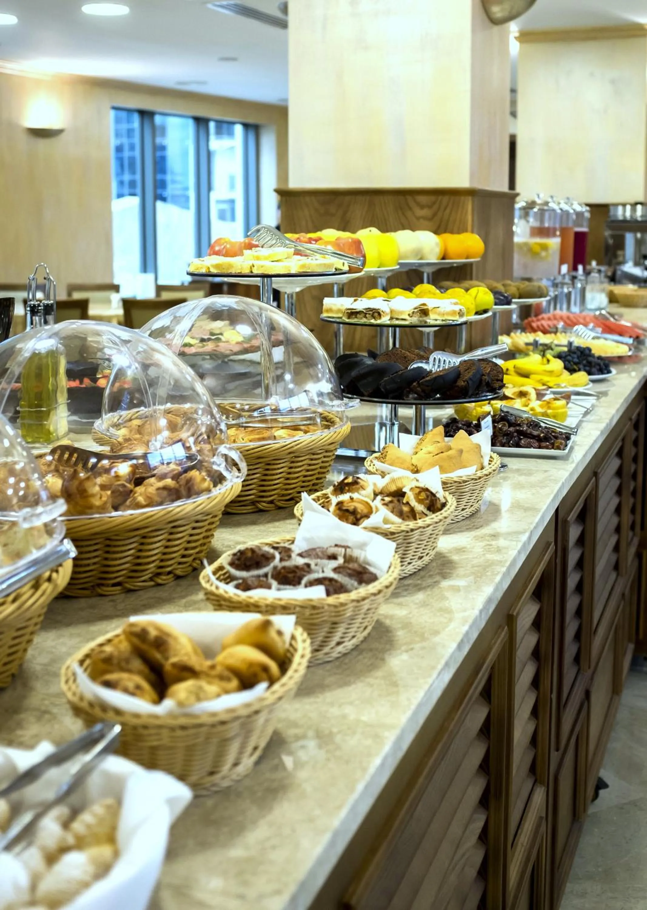 Food and drinks in Colosseum Marina Hotel