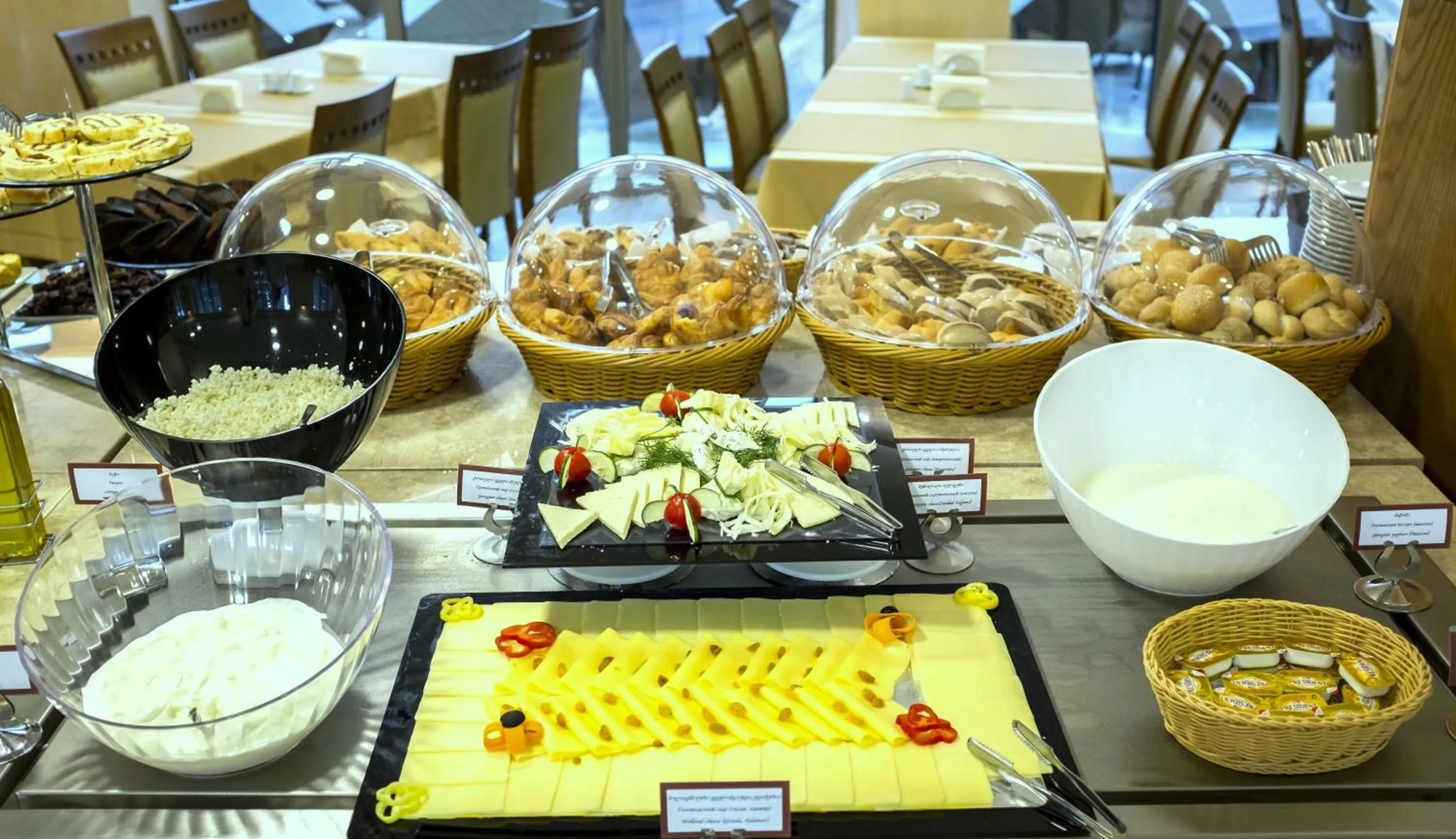Buffet breakfast in Colosseum Marina Hotel