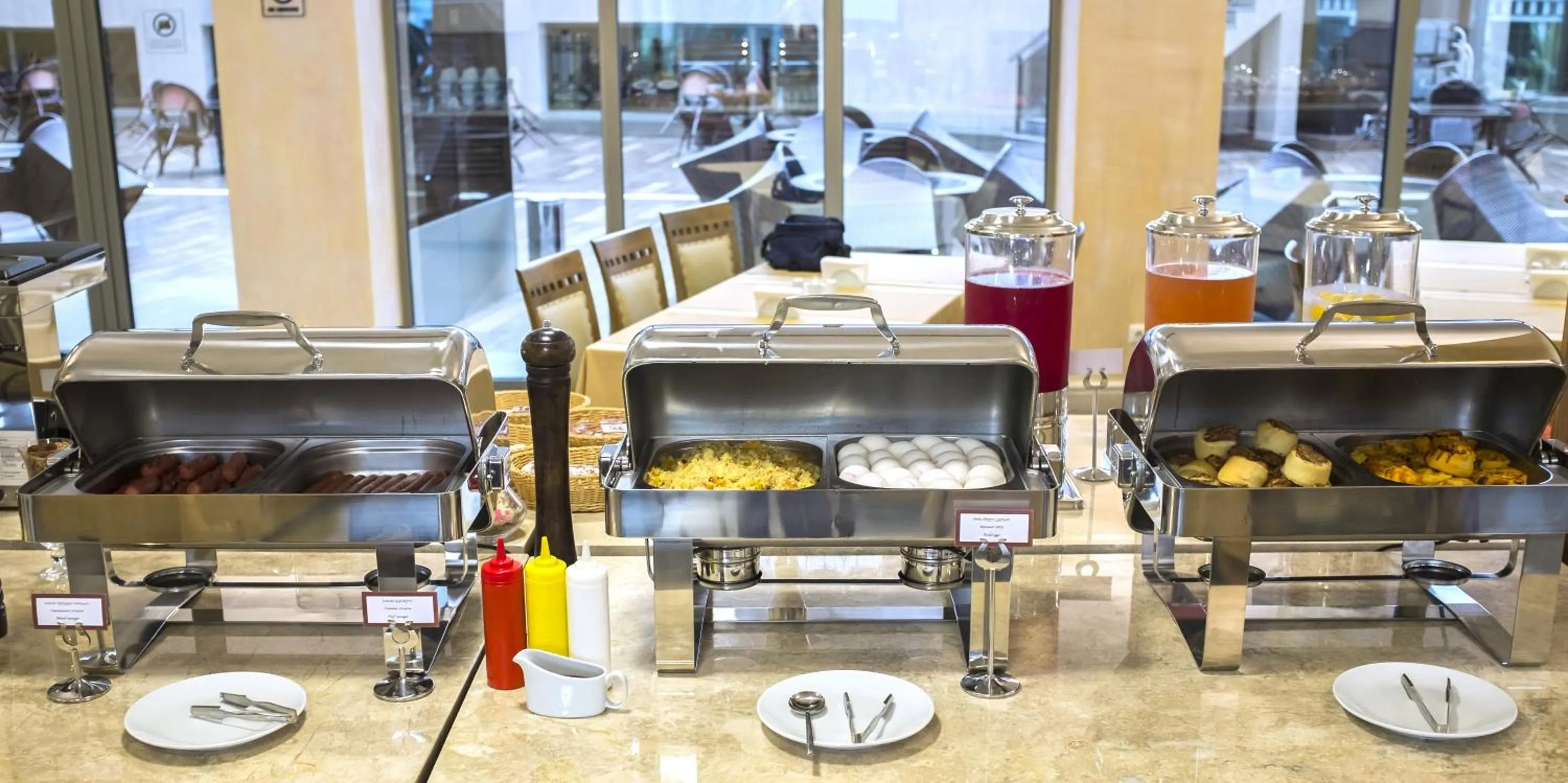 Buffet breakfast in Colosseum Marina Hotel