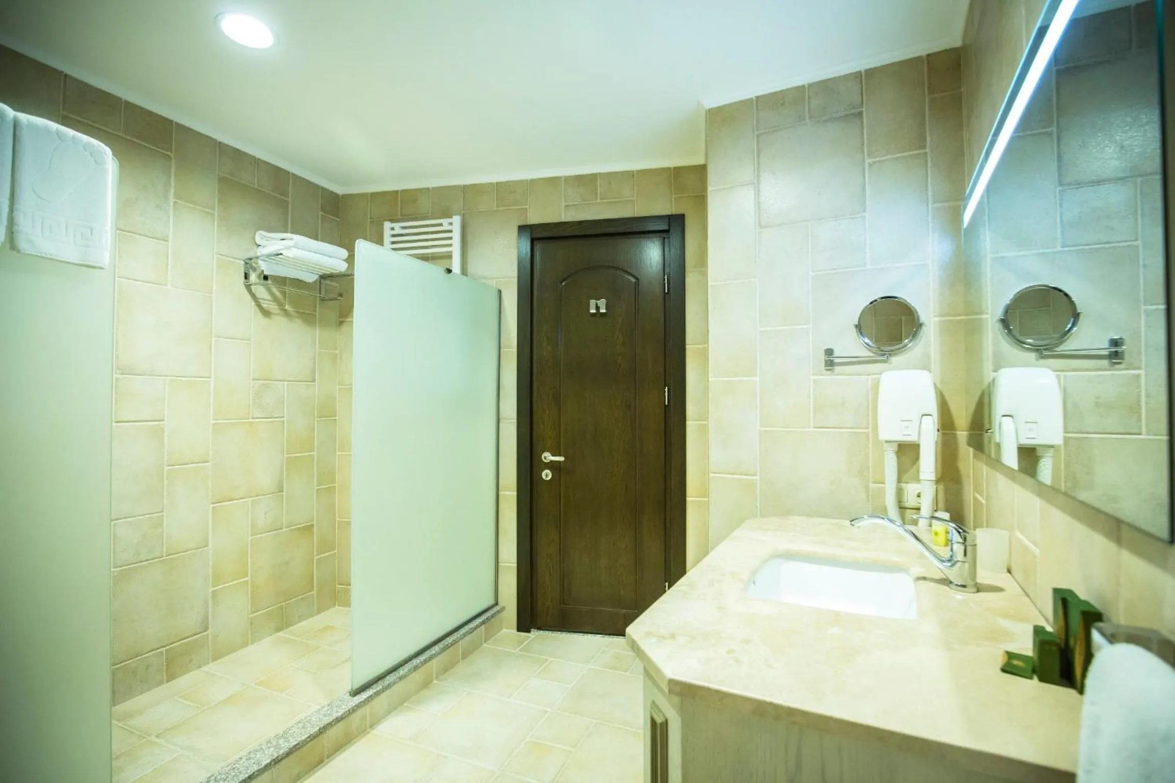 Toilet in Colosseum Marina Hotel