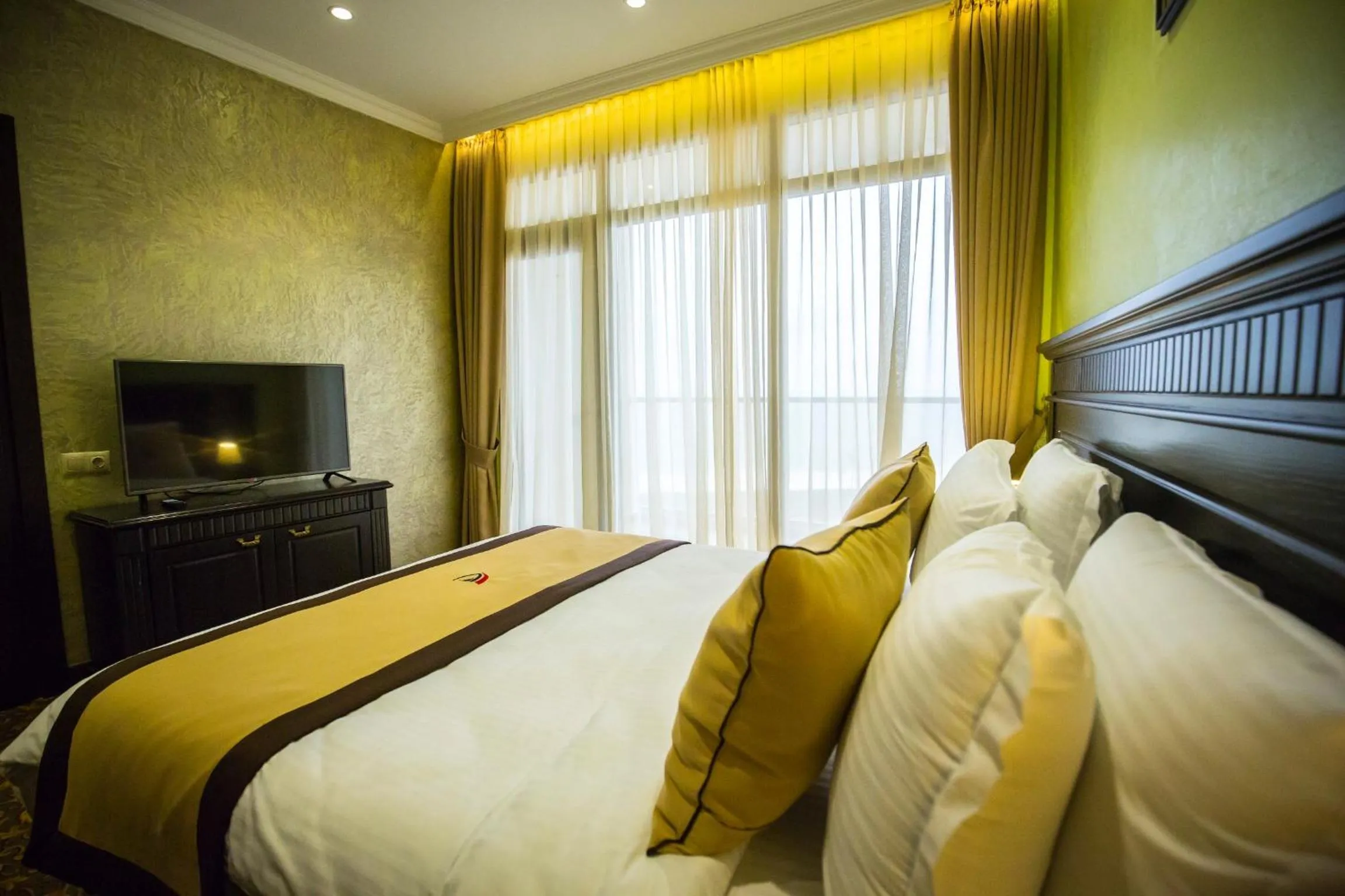 Bedroom, Bed in Colosseum Marina Hotel