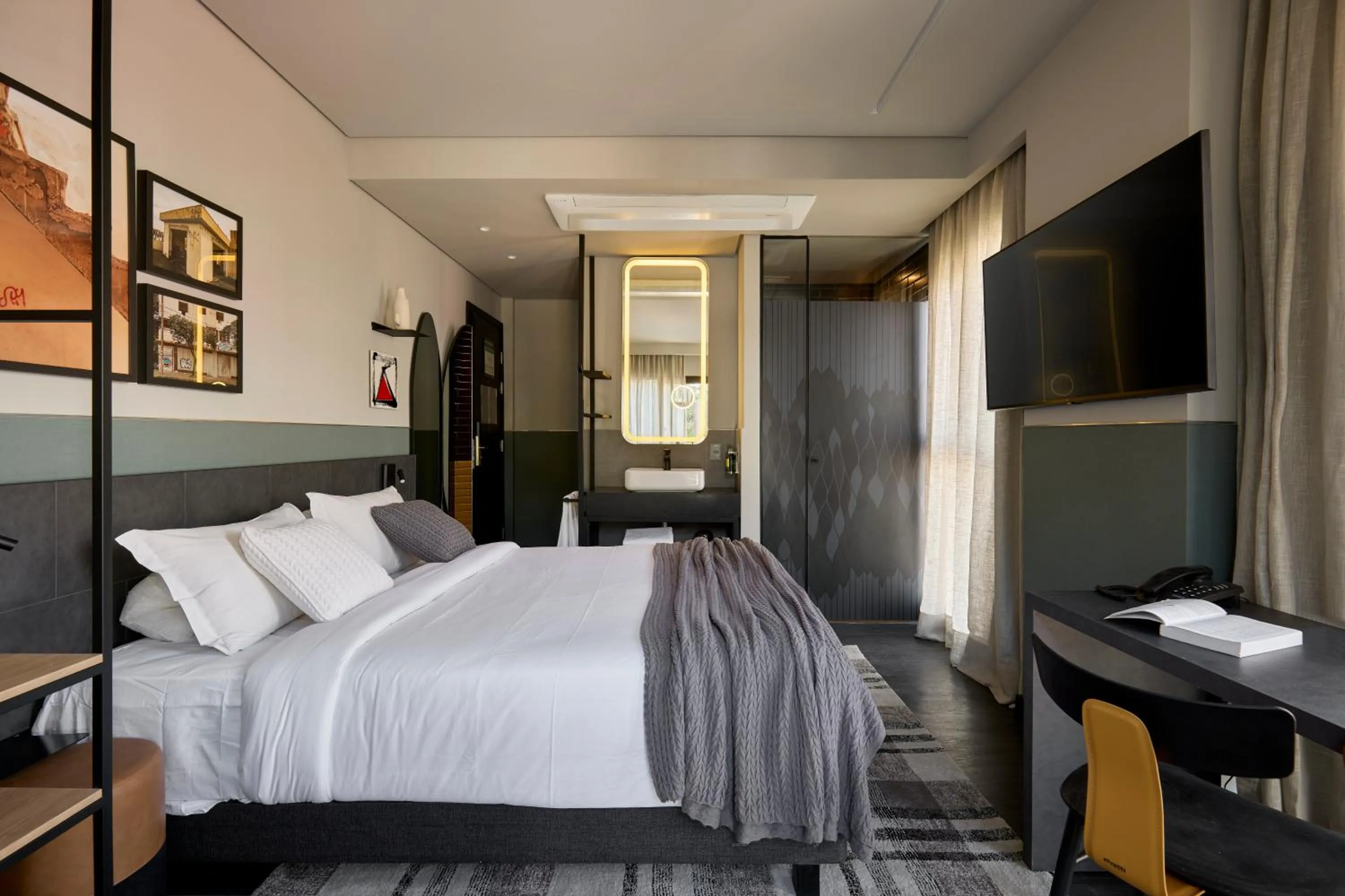 Photo of the whole room, Bed in TRIBE Belo Horizonte Savassi