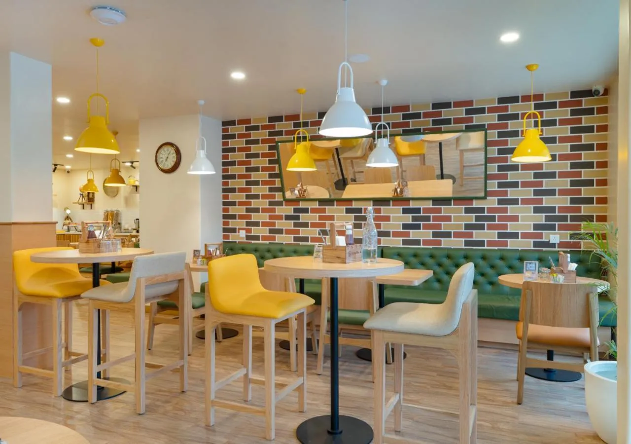 Restaurant/places to eat in Bloom Hotel - Whitefield