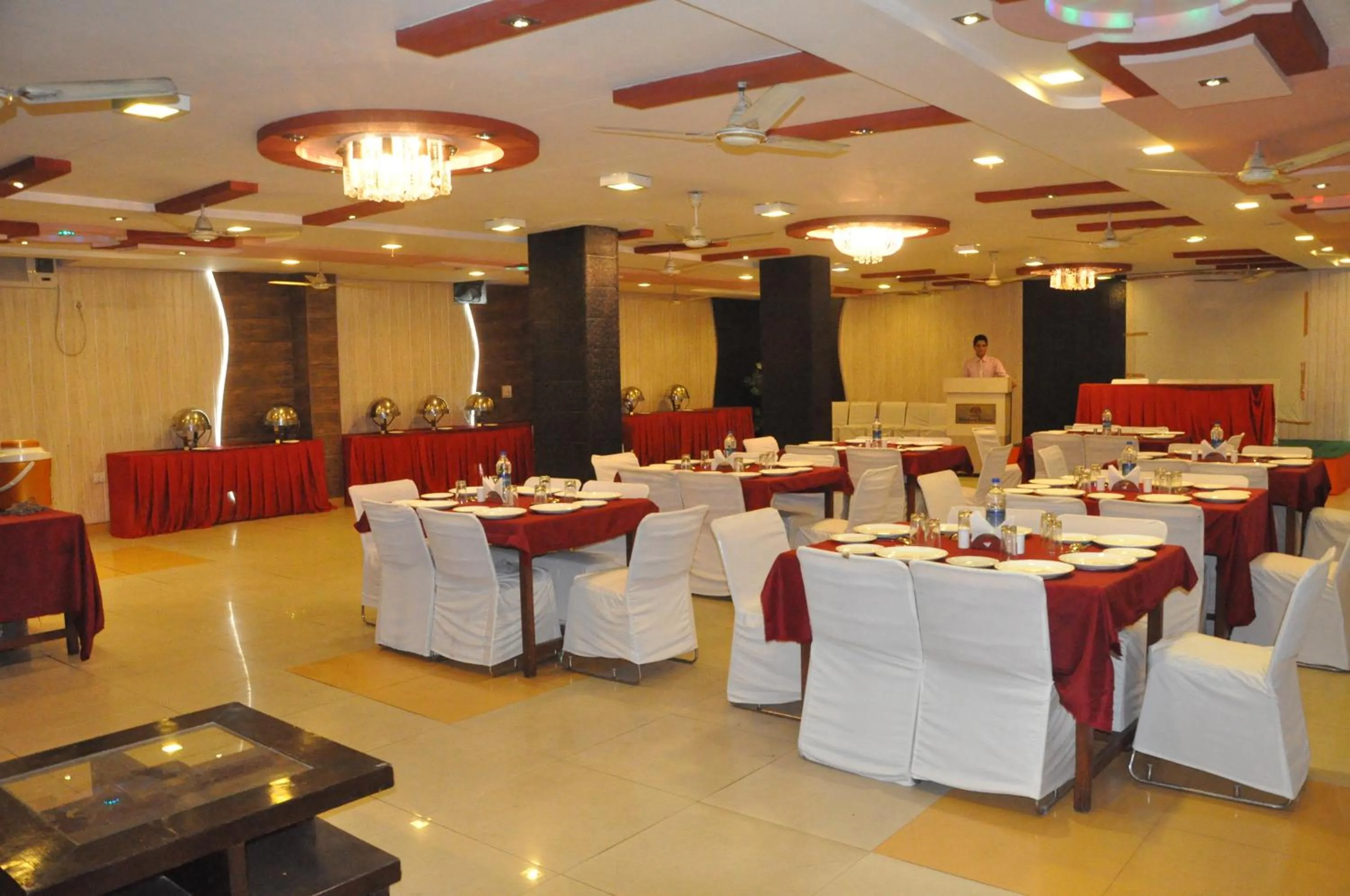 Restaurant/places to eat in Hotel Muskan Palace