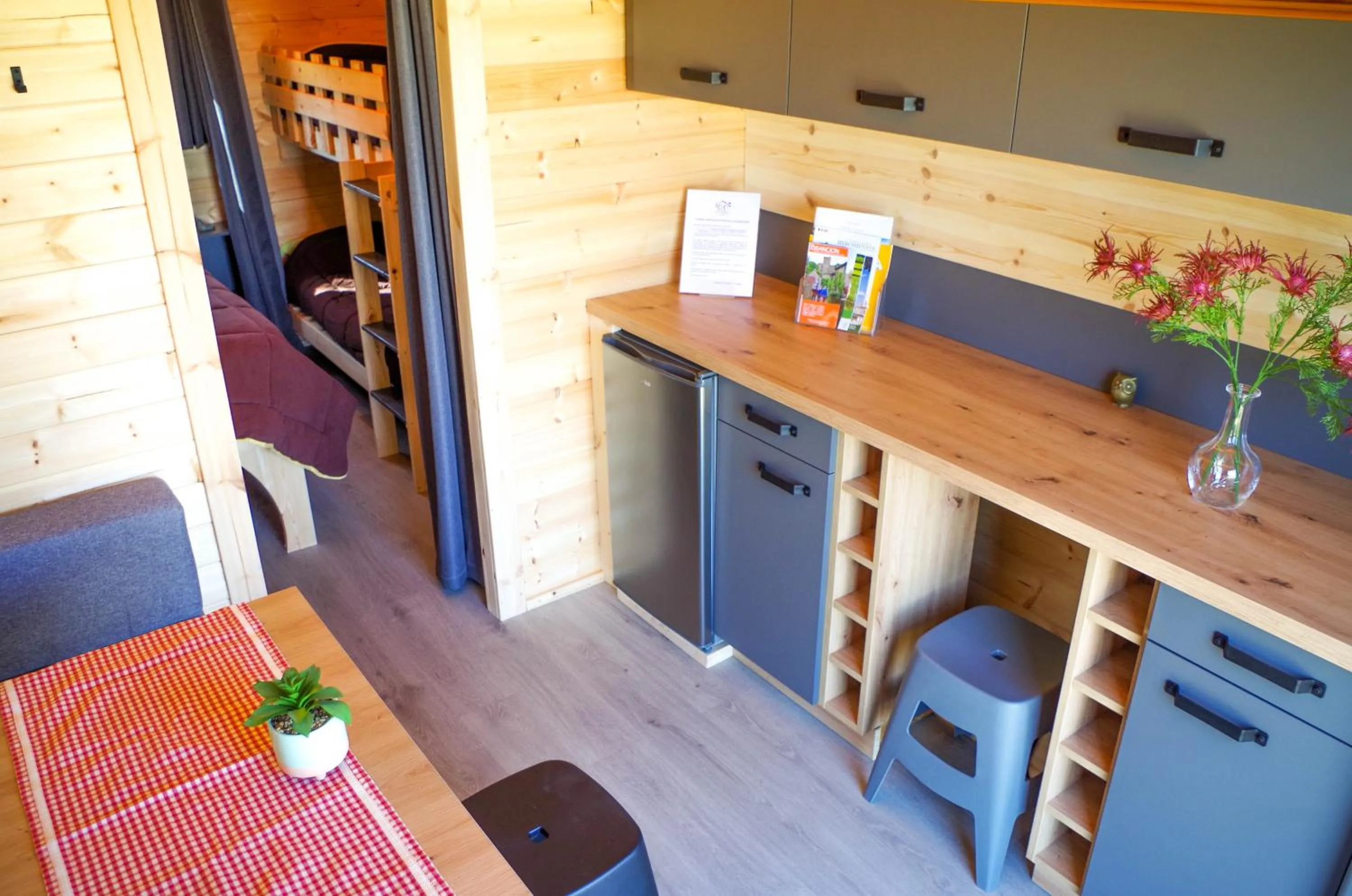 Kitchen or kitchenette in Domaine Joseph LAFARGE Wine Resort Oeno-tonneaux expérience