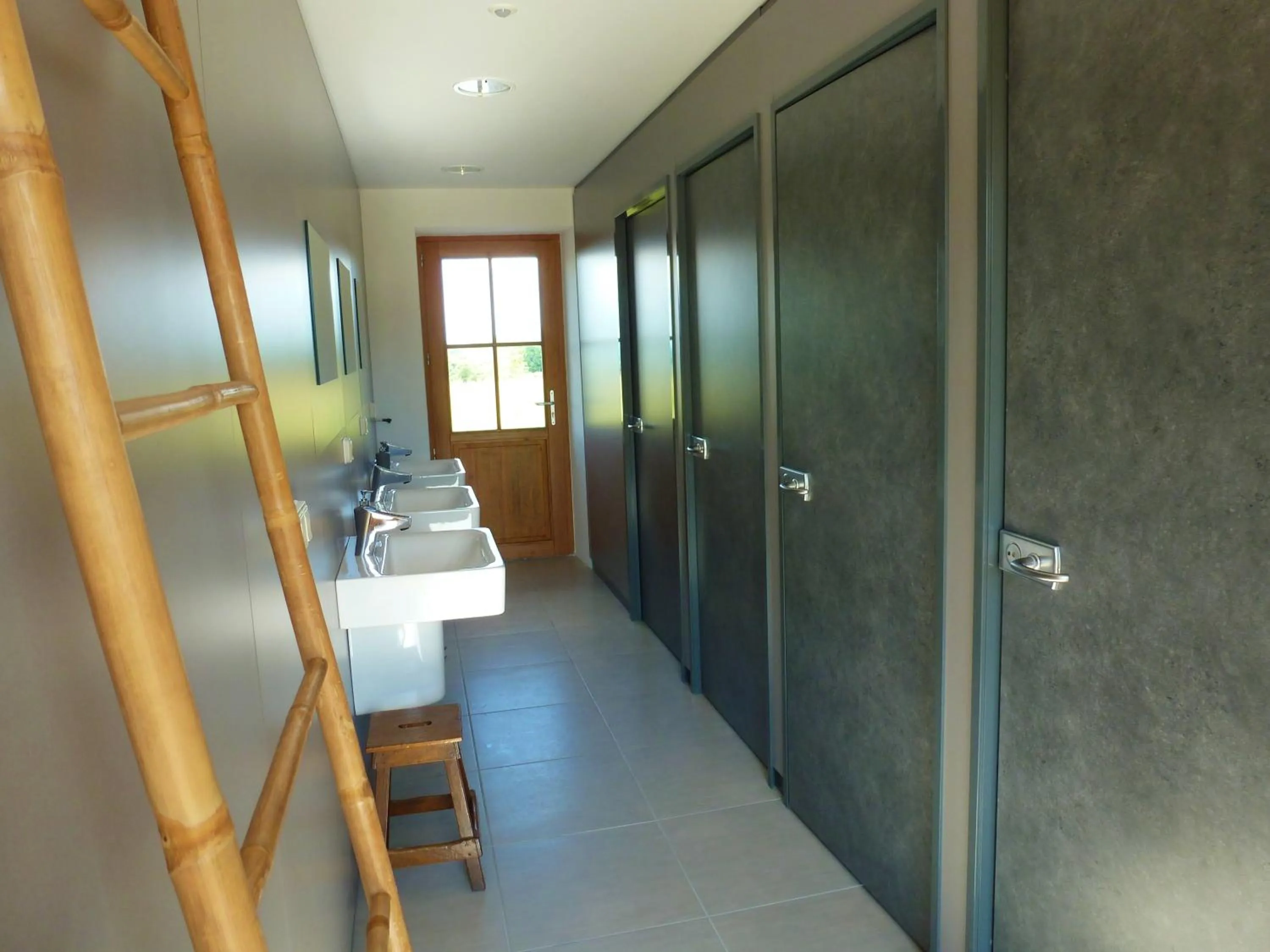 Shower in Domaine Joseph LAFARGE Wine Resort Oeno-tonneaux expérience