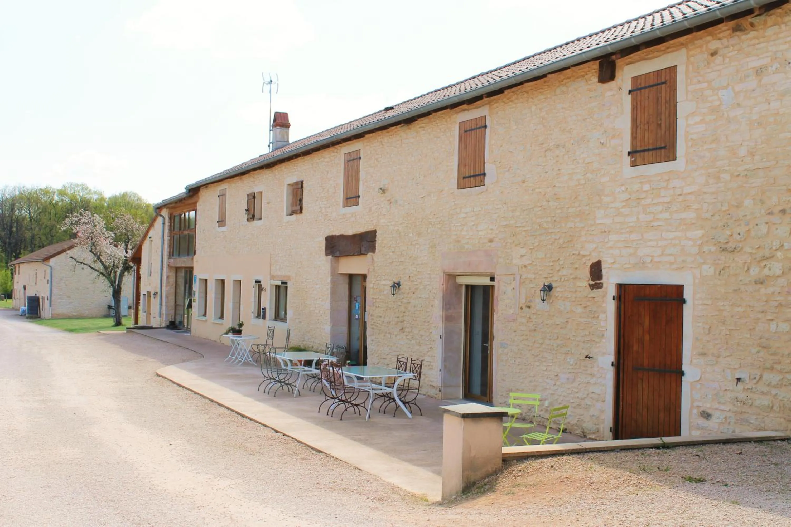 Property building in Domaine Joseph LAFARGE Wine Resort Oeno-tonneaux expérience
