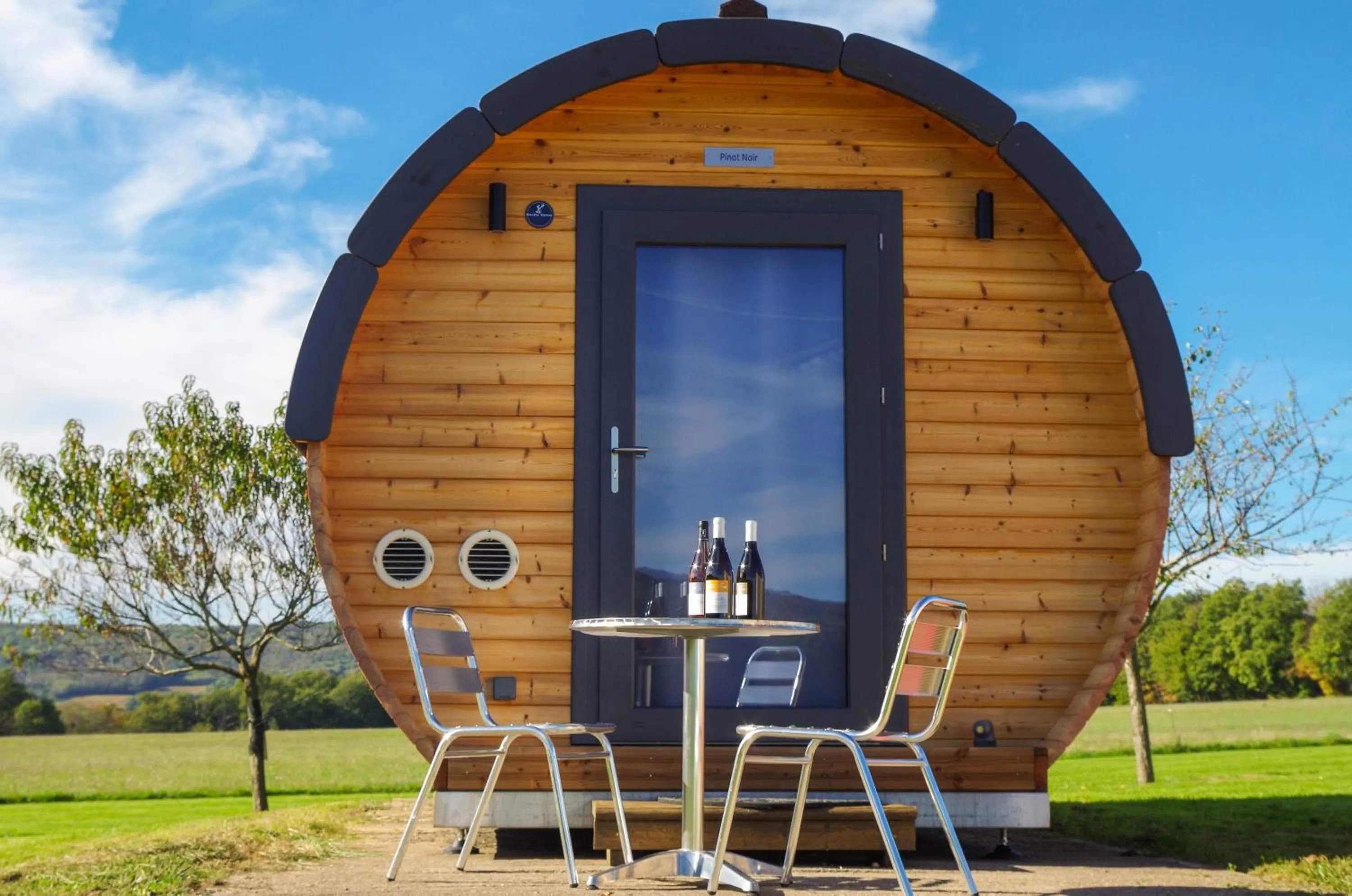Patio in Domaine Joseph LAFARGE Wine Resort Oeno-tonneaux expérience