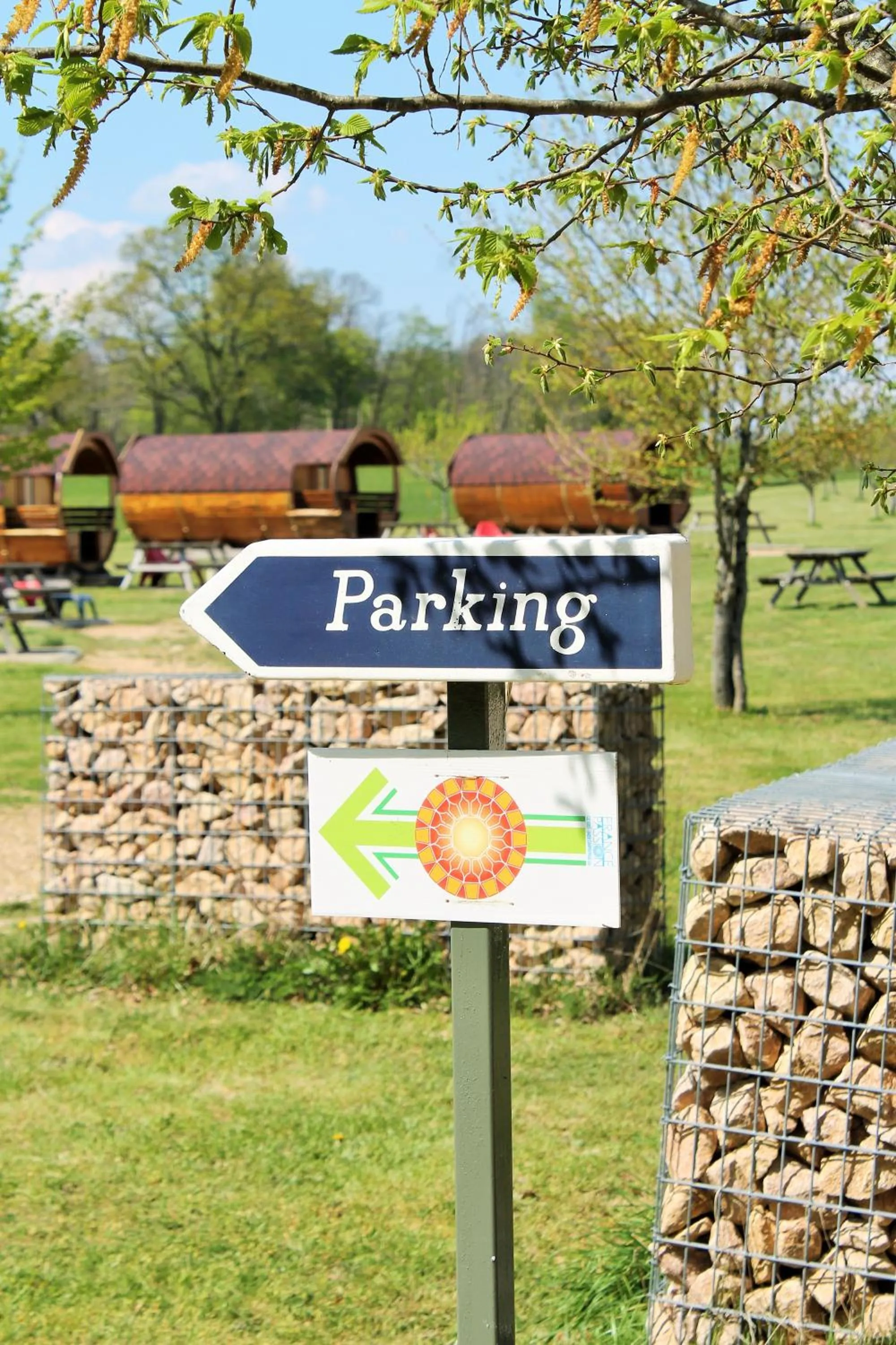Parking in Domaine Joseph LAFARGE Wine Resort Oeno-tonneaux expérience