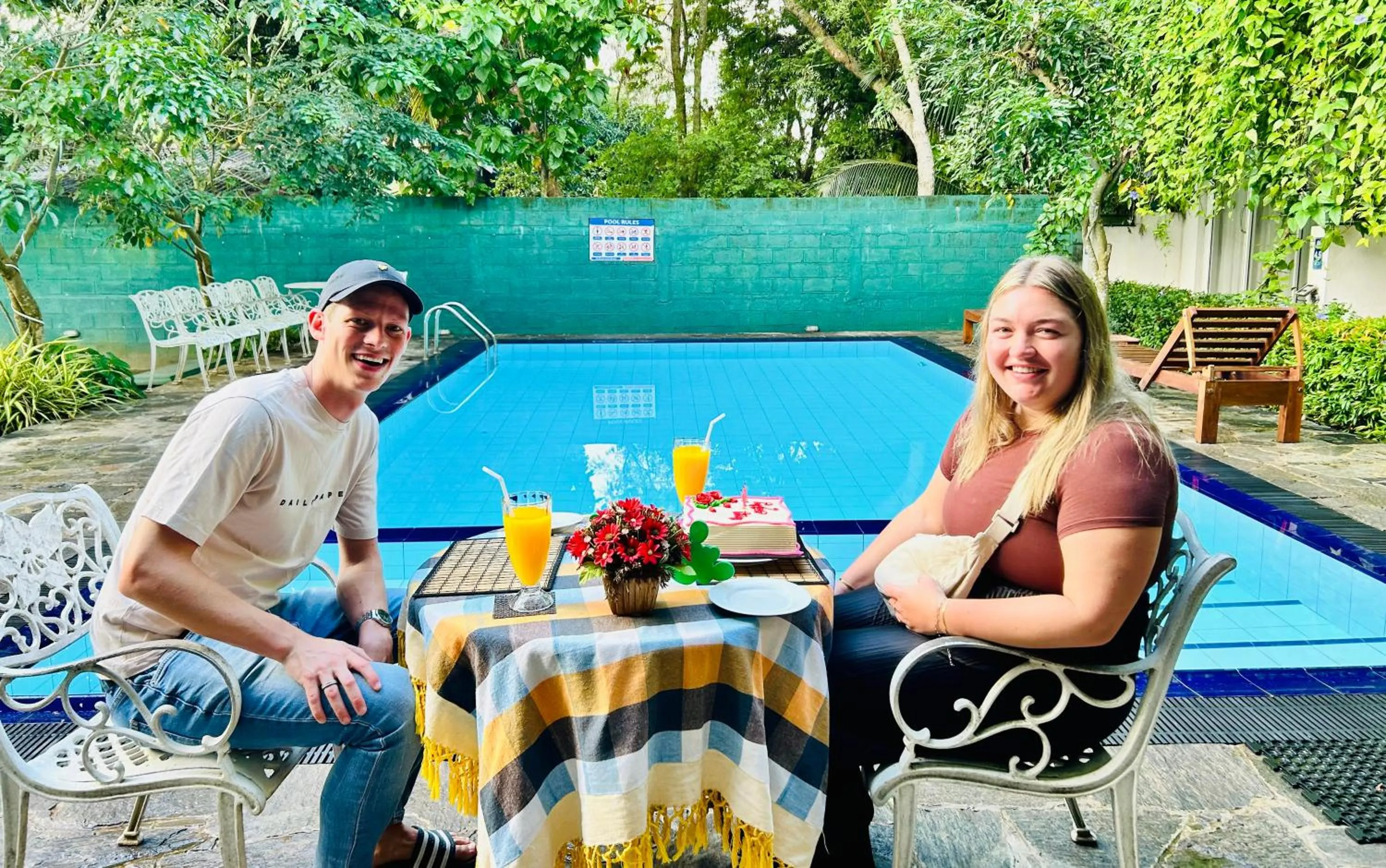 Restaurant/places to eat in Salubrious Resort