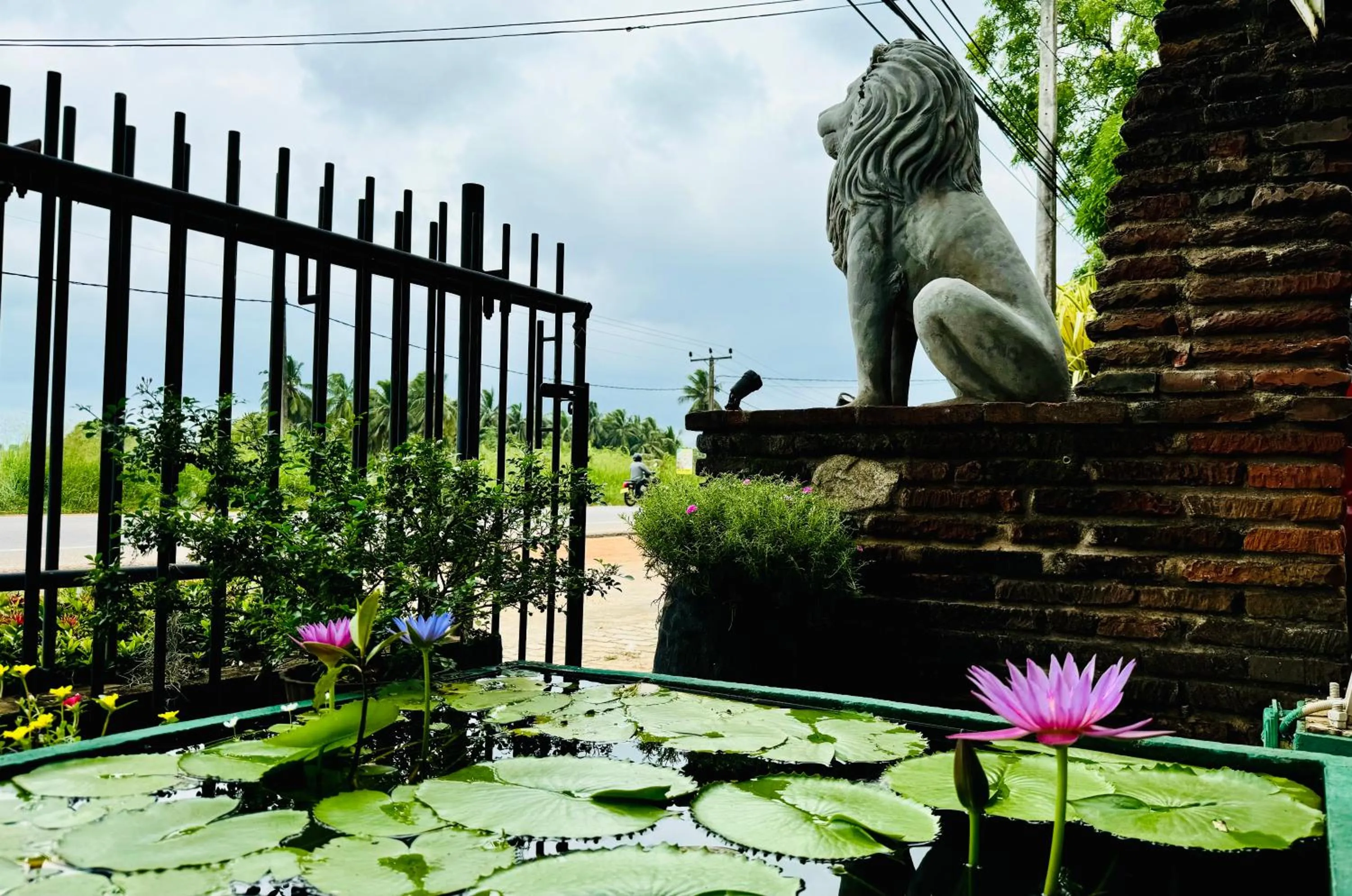 Facade/entrance in Salubrious Resort