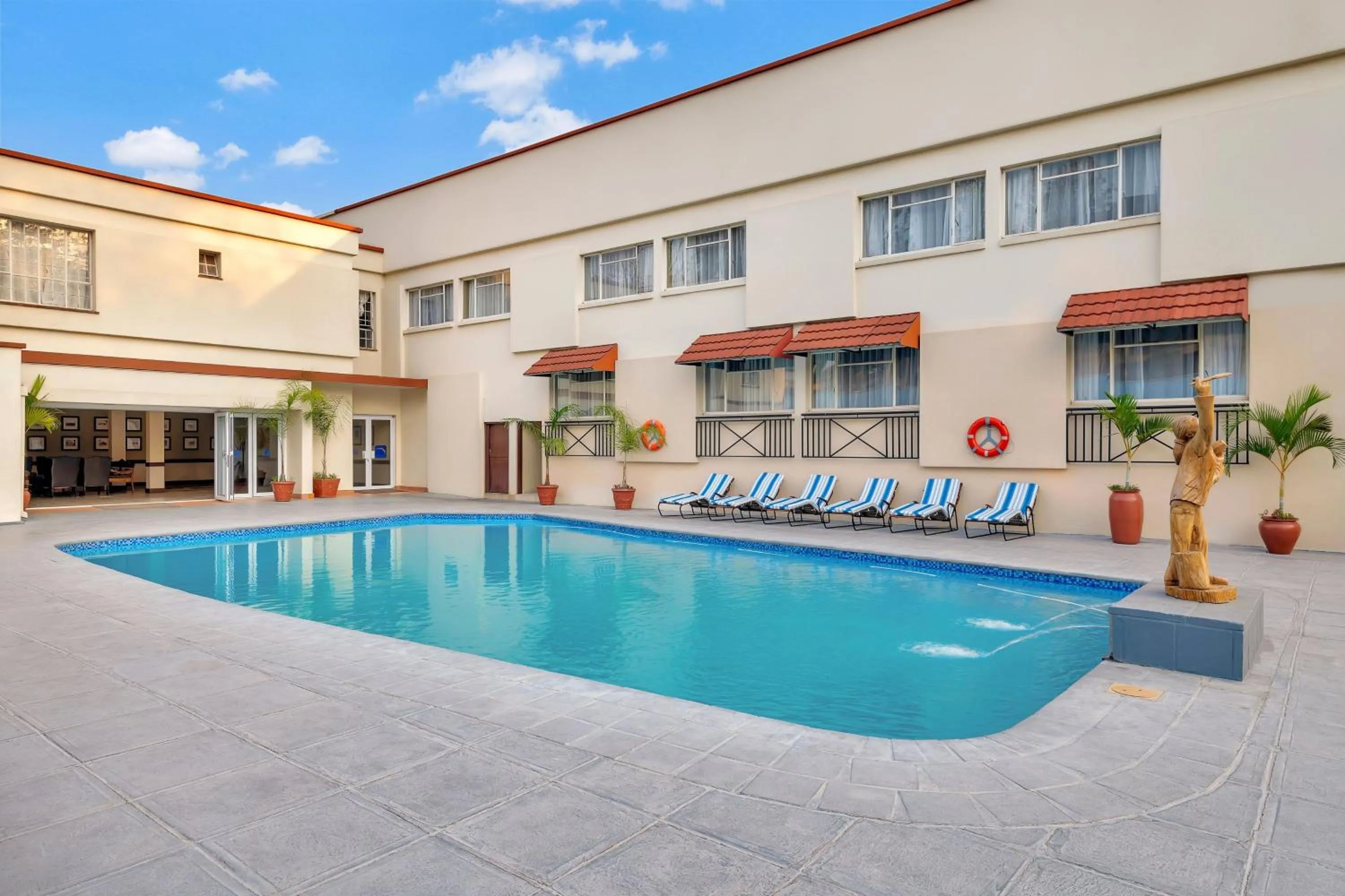 Swimming pool in Protea Hotel by Marriott Blantyre Ryalls
