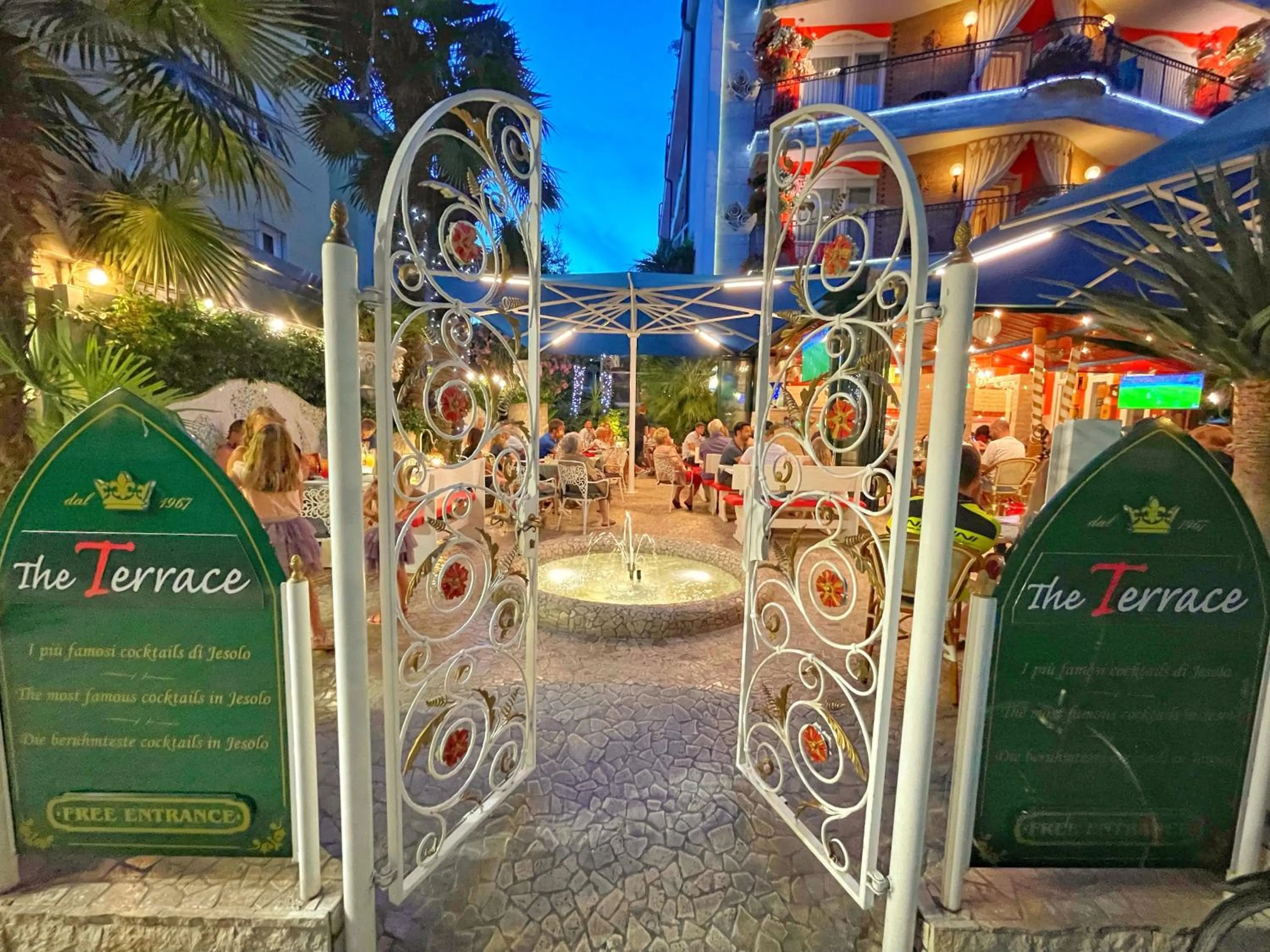 Lounge or bar in Milton Boutique Hotel - Adults Only