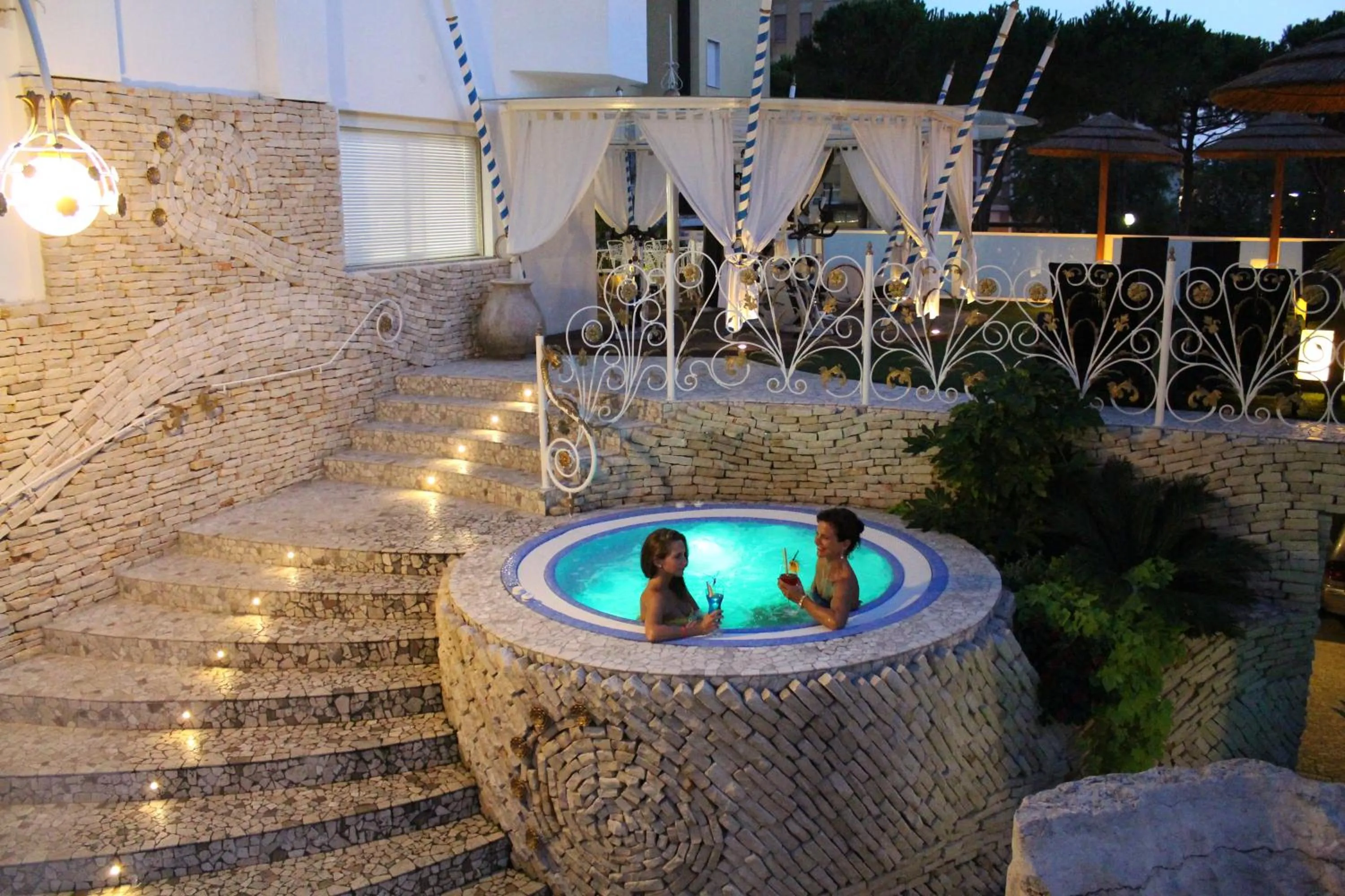 Hot Tub in Milton Boutique Hotel - Adults Only