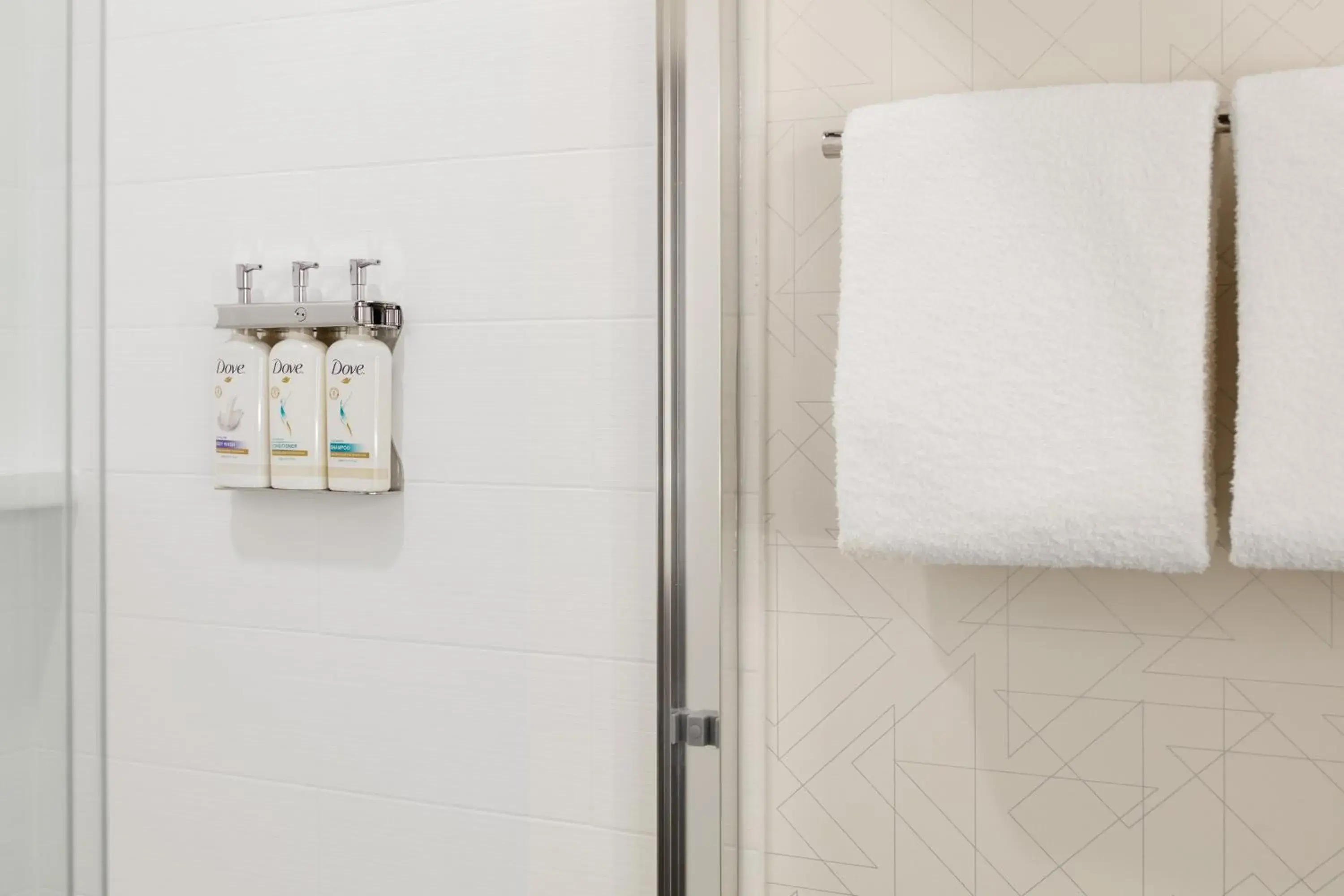 Standard King Room with Mobility Accessible Roll-In Shower in Holiday Inn Express & Suites Anchorage - Midtown Standard King Room with Mobility Accessible Roll-In Shower in Holiday Inn Express & Suites Anchorage - Midtown