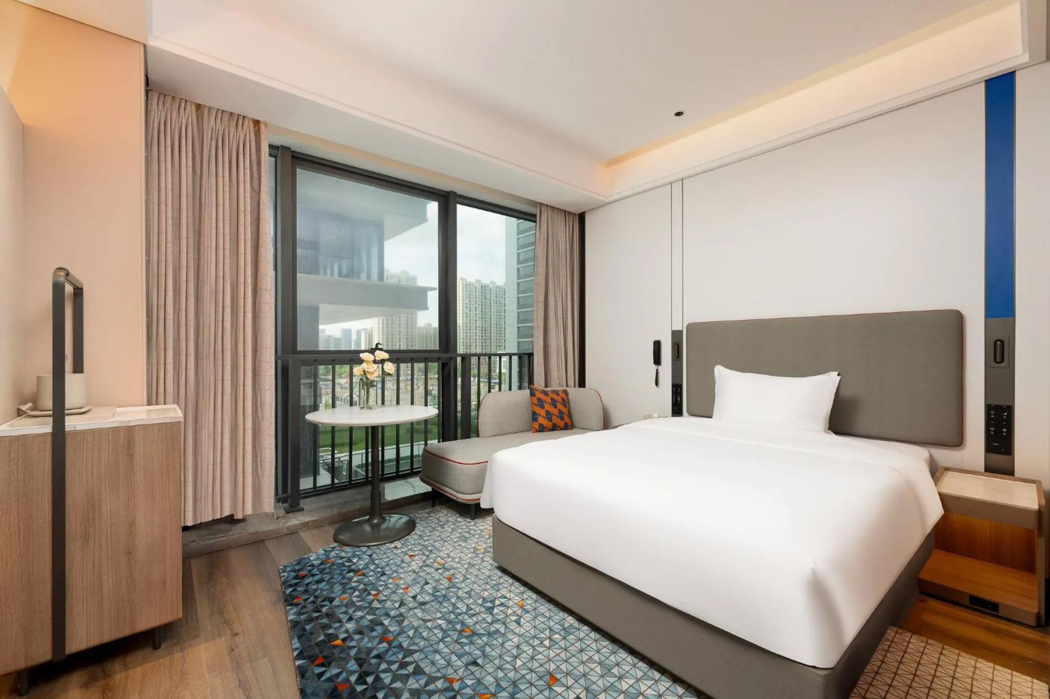 Photo of the whole room, Bed in Holiday Inn Express Taizhou Jiaojiang