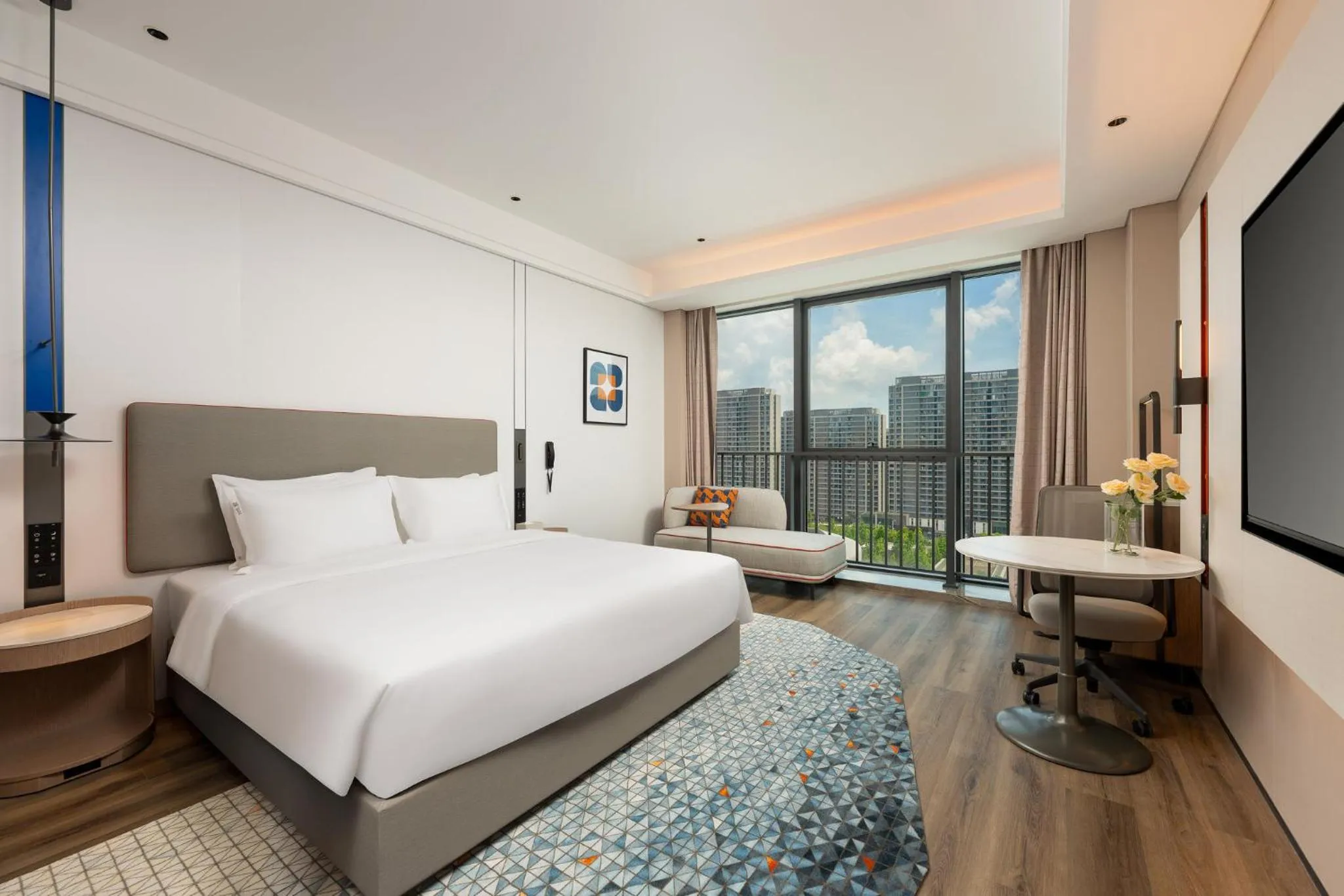 Photo of the whole room, Bed in Holiday Inn Express Taizhou Jiaojiang