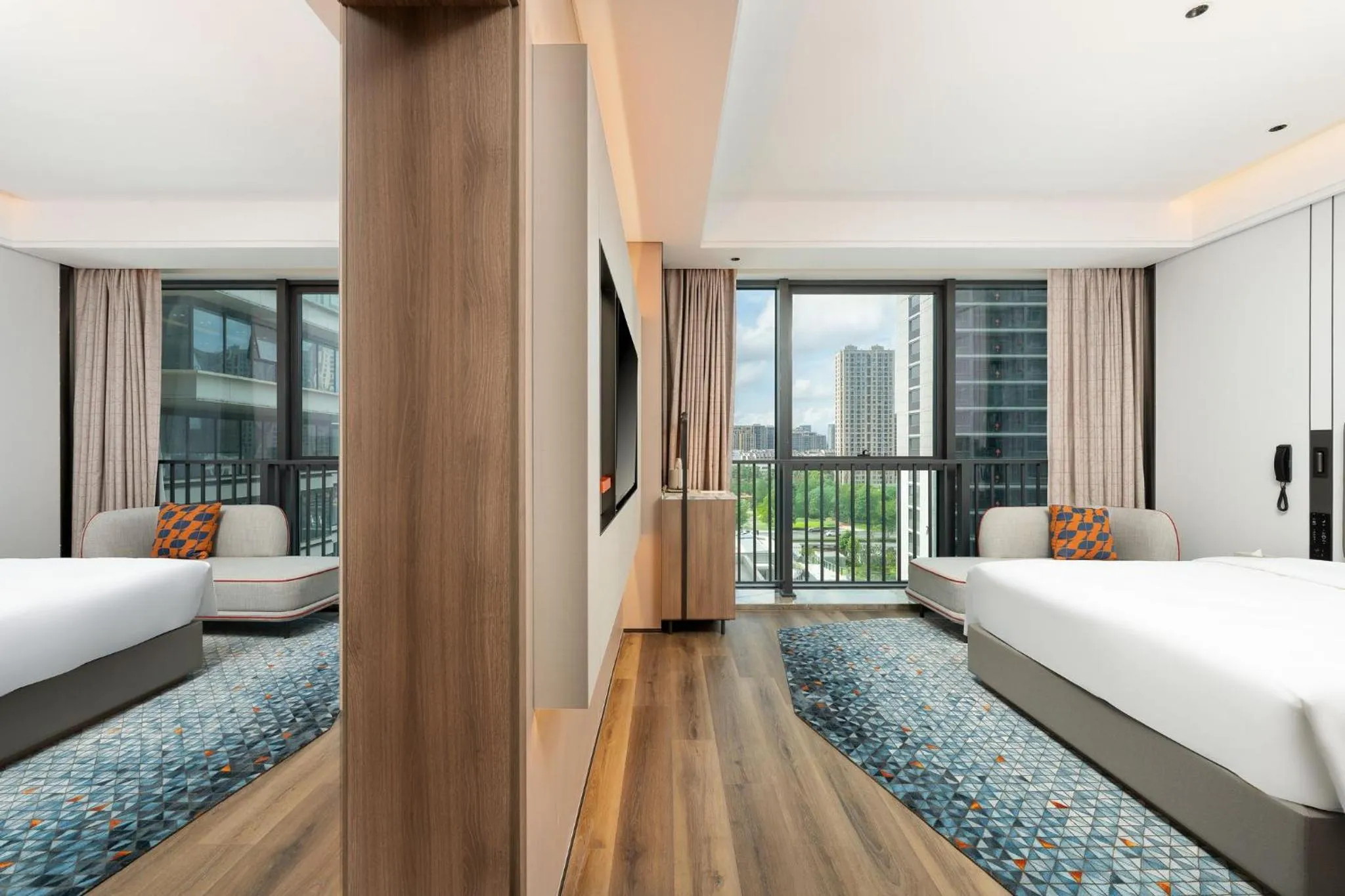 Photo of the whole room, Bed in Holiday Inn Express Taizhou Jiaojiang