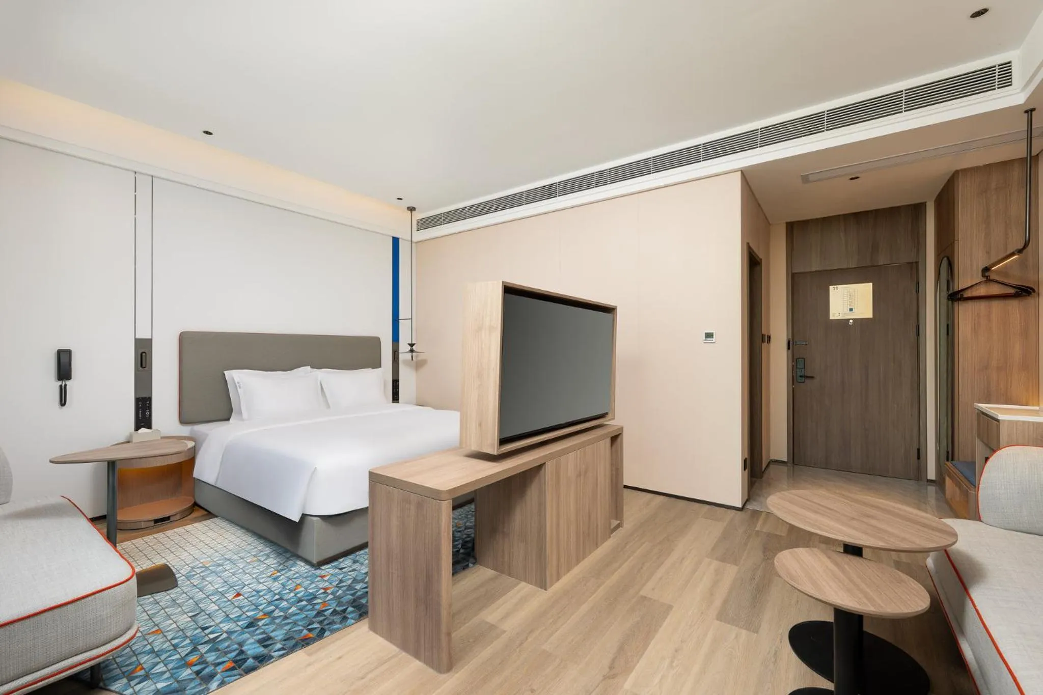 Photo of the whole room, Bed in Holiday Inn Express Taizhou Jiaojiang