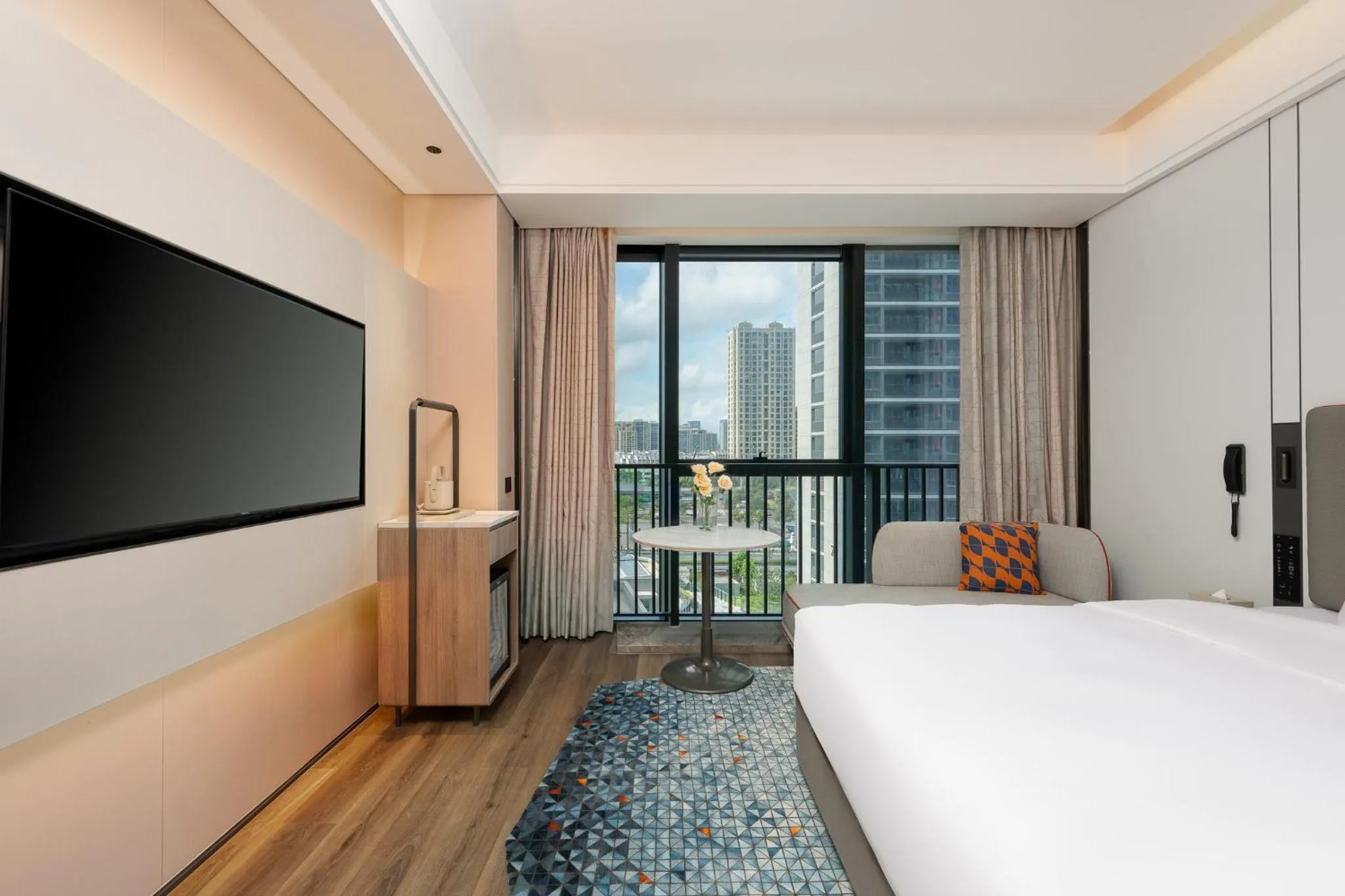 Photo of the whole room, Bed in Holiday Inn Express Taizhou Jiaojiang