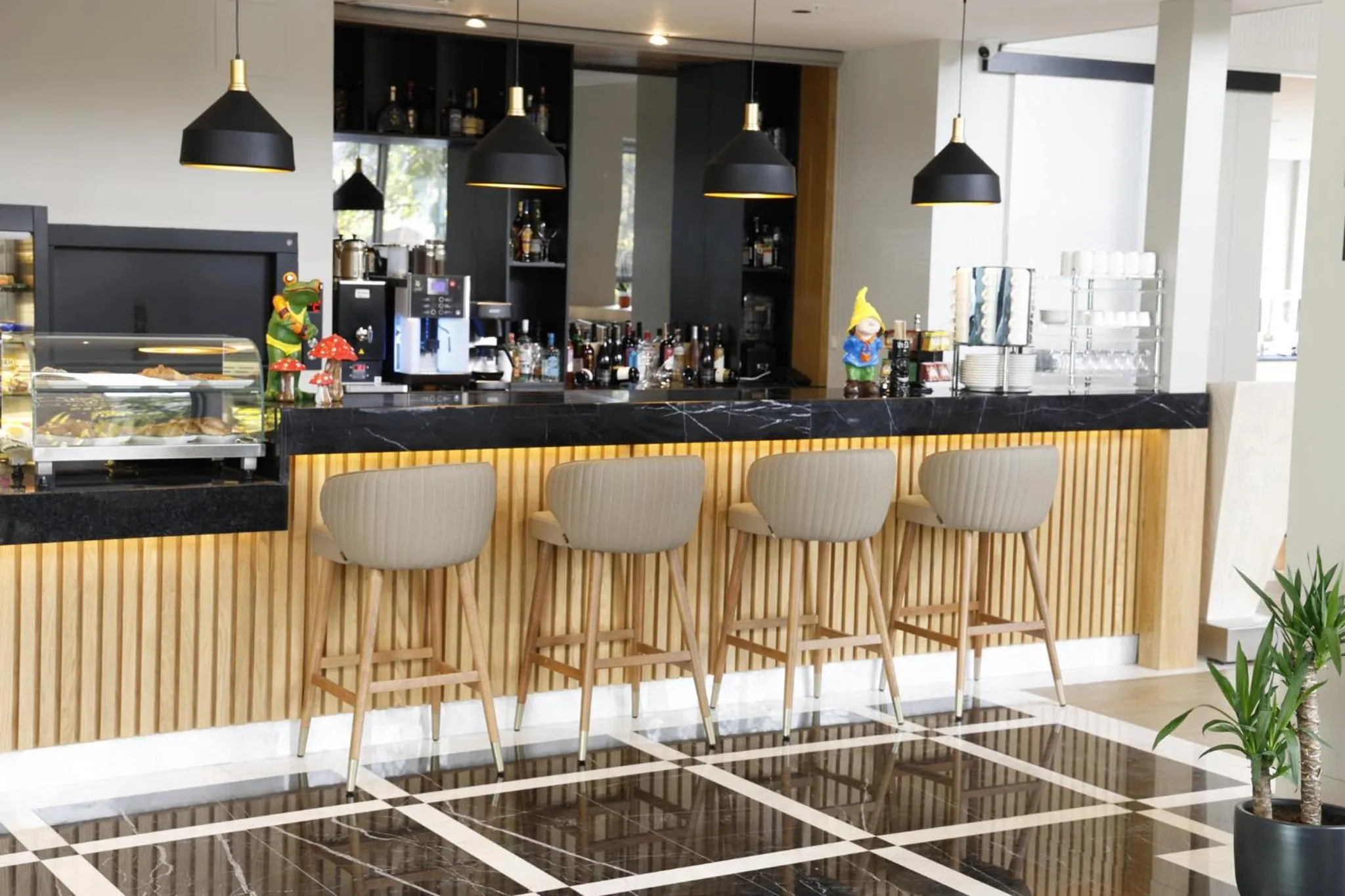 Lounge or bar in Holiday Inn Istanbul - Beylikduzu by IHG