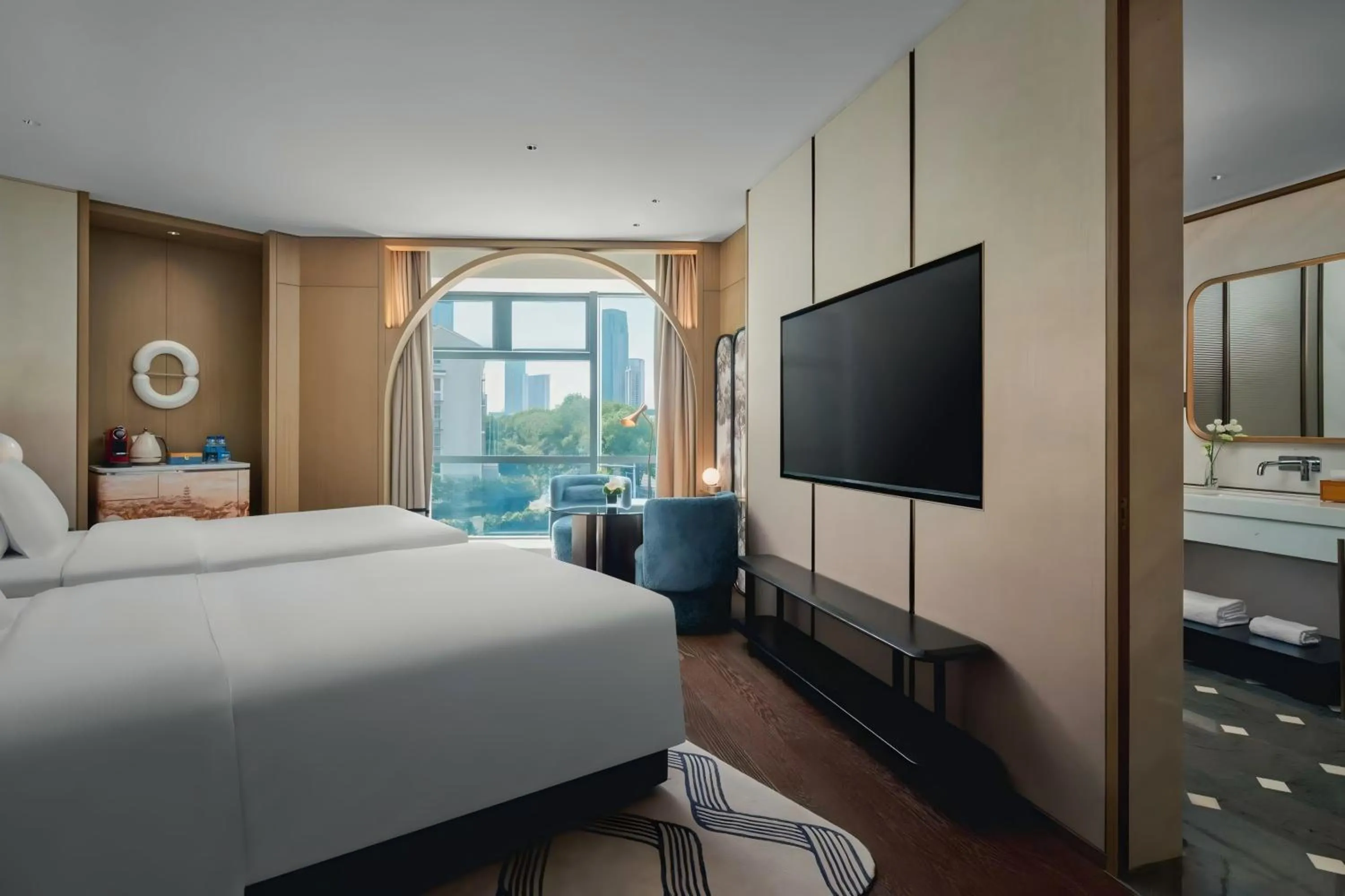 Photo of the whole room, Bed in Hotel Indigo Wuxi Qingming Bridge