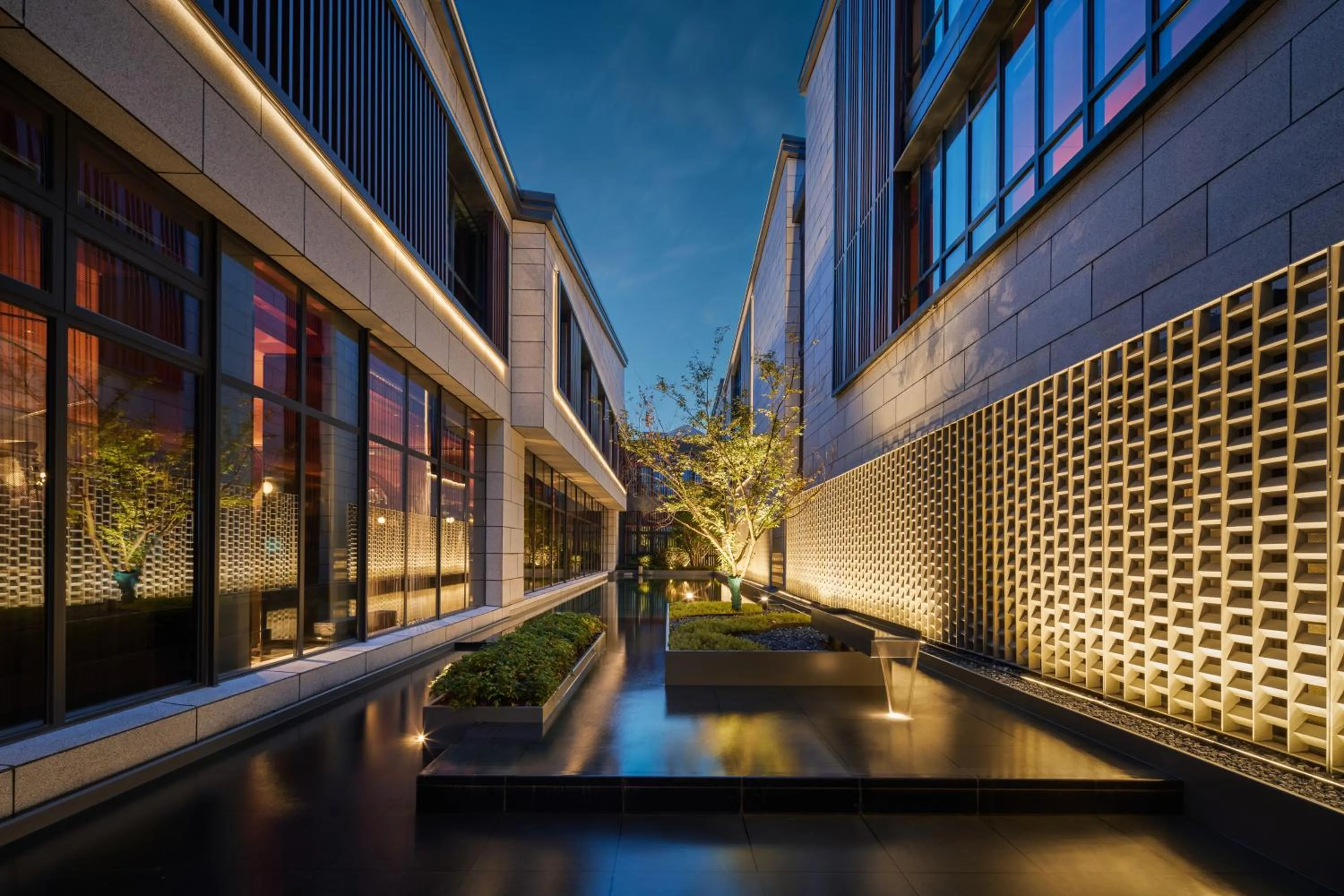 Night in Hotel Indigo Wuxi Qingming Bridge