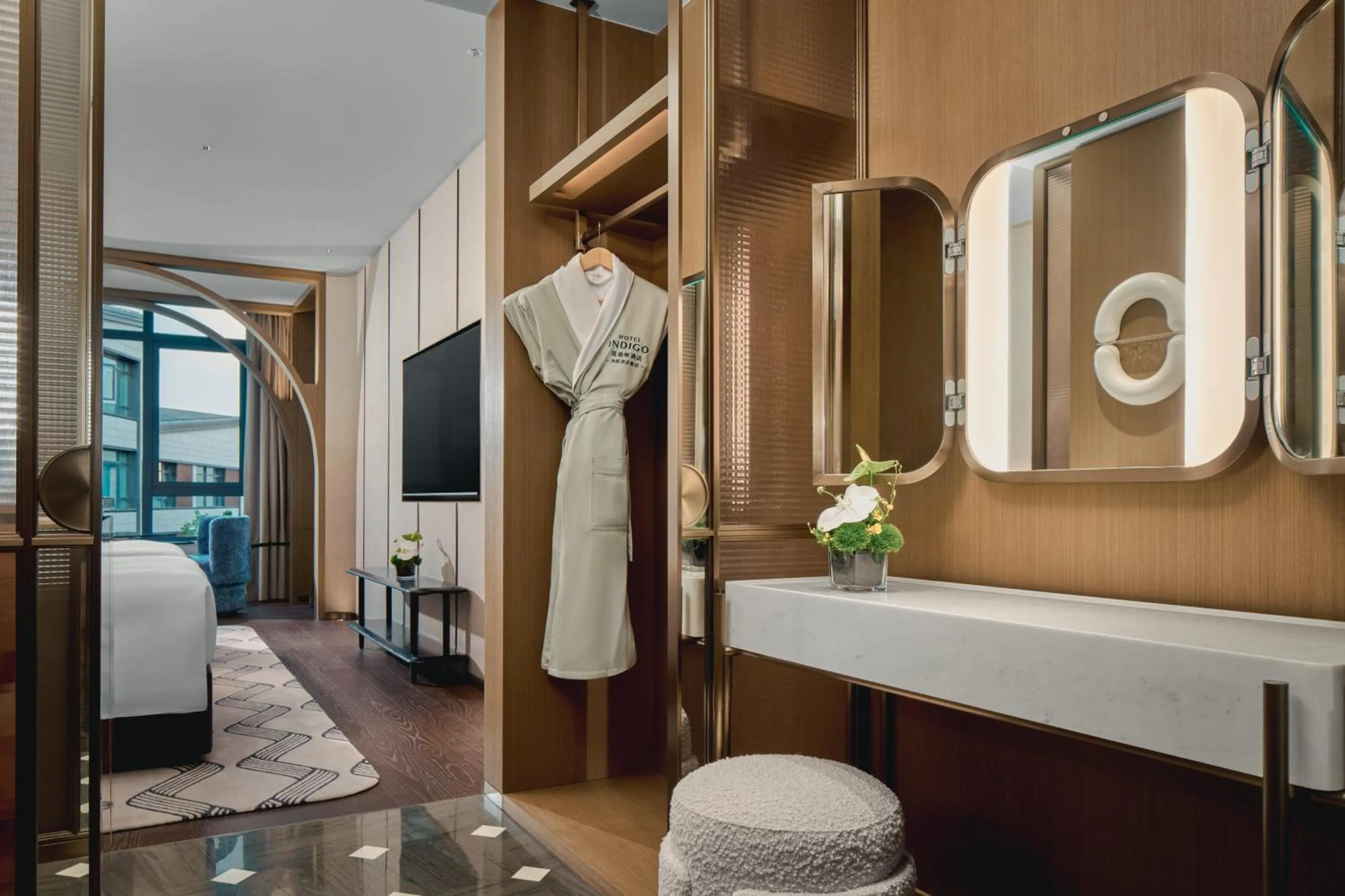 Photo of the whole room, Bed in Hotel Indigo Wuxi Qingming Bridge