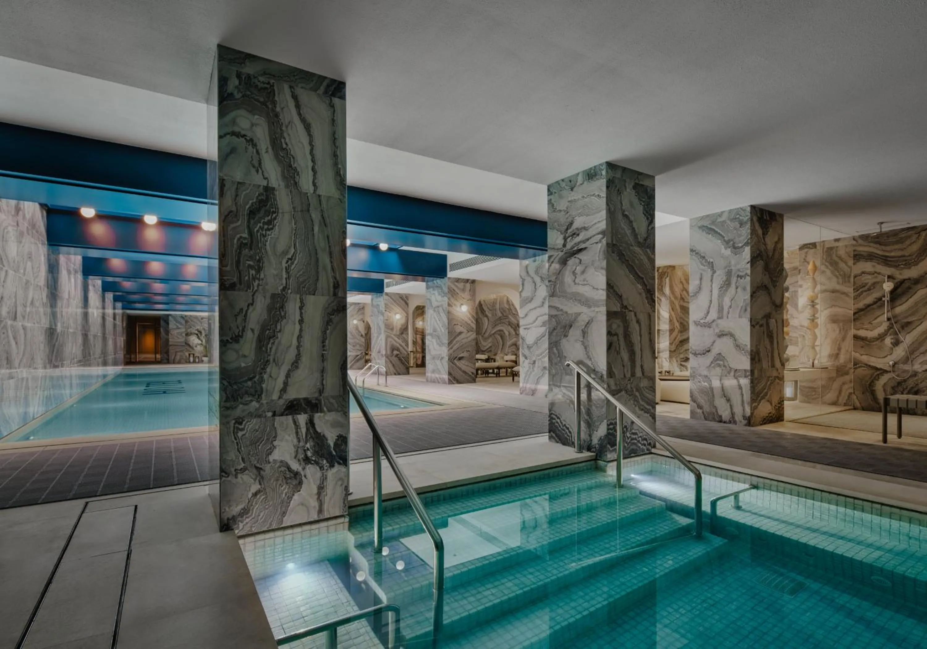 Swimming pool in Hotel Indigo Wuxi Qingming Bridge