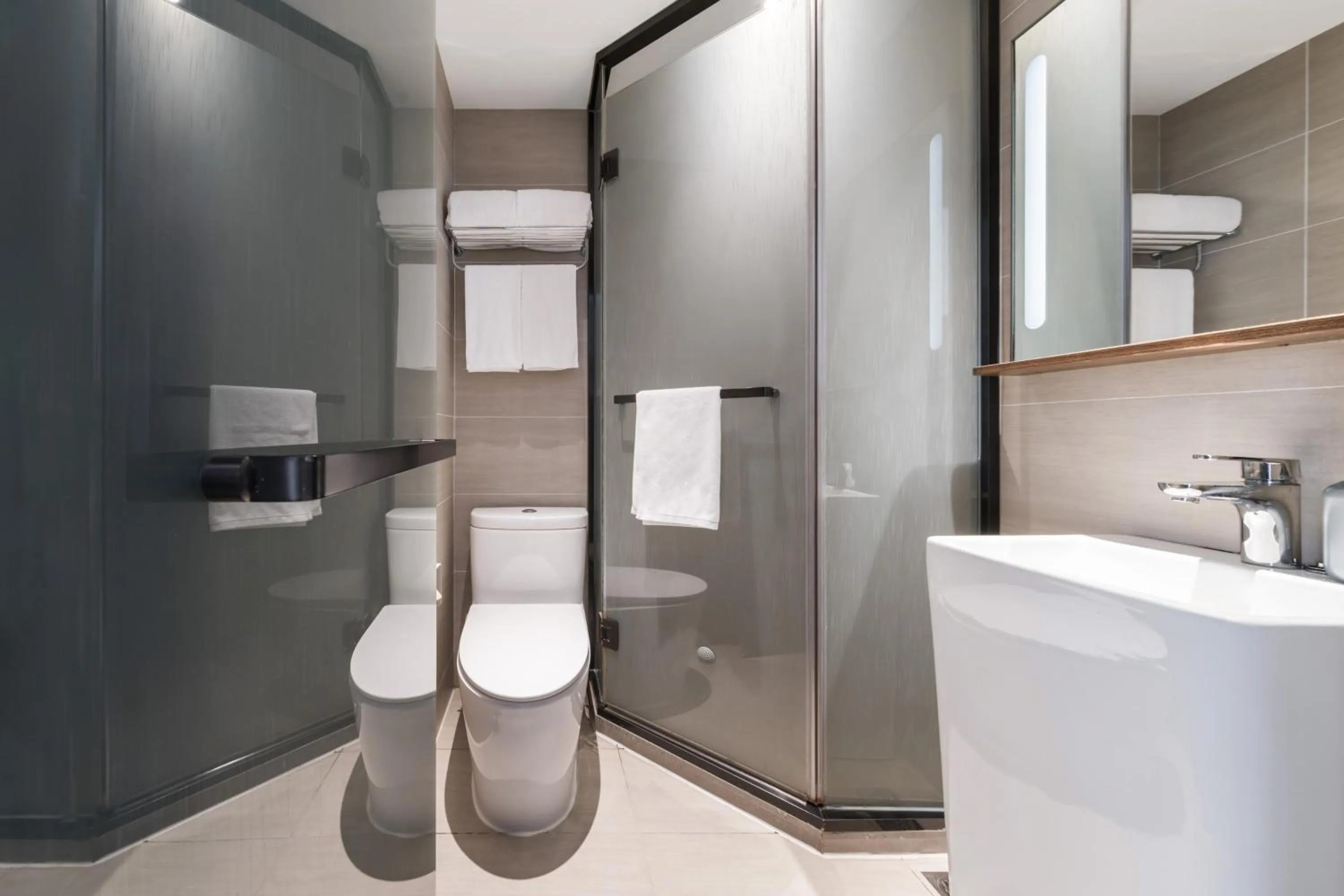 Shower in Hanting Hotel Beijing Deshengmen