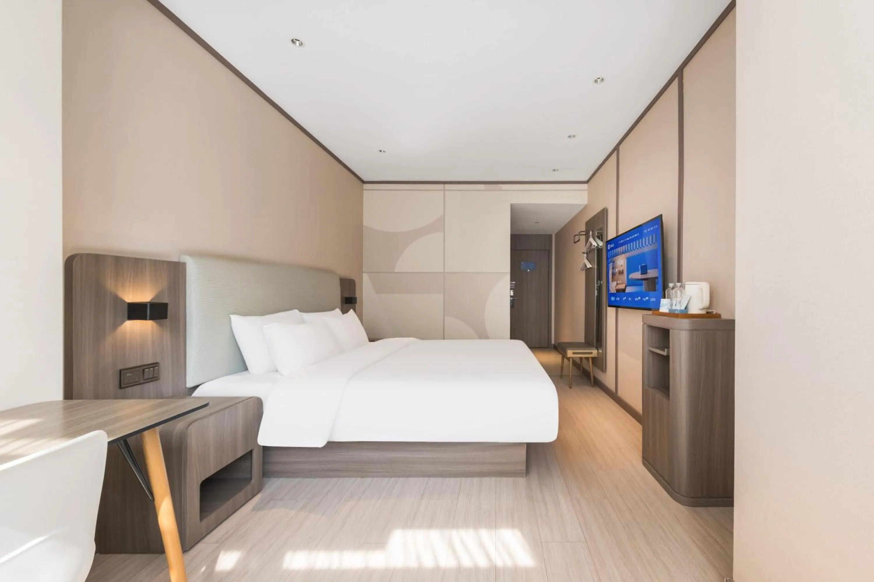 Bedroom, Bed in Hanting Hotel Beijing Deshengmen