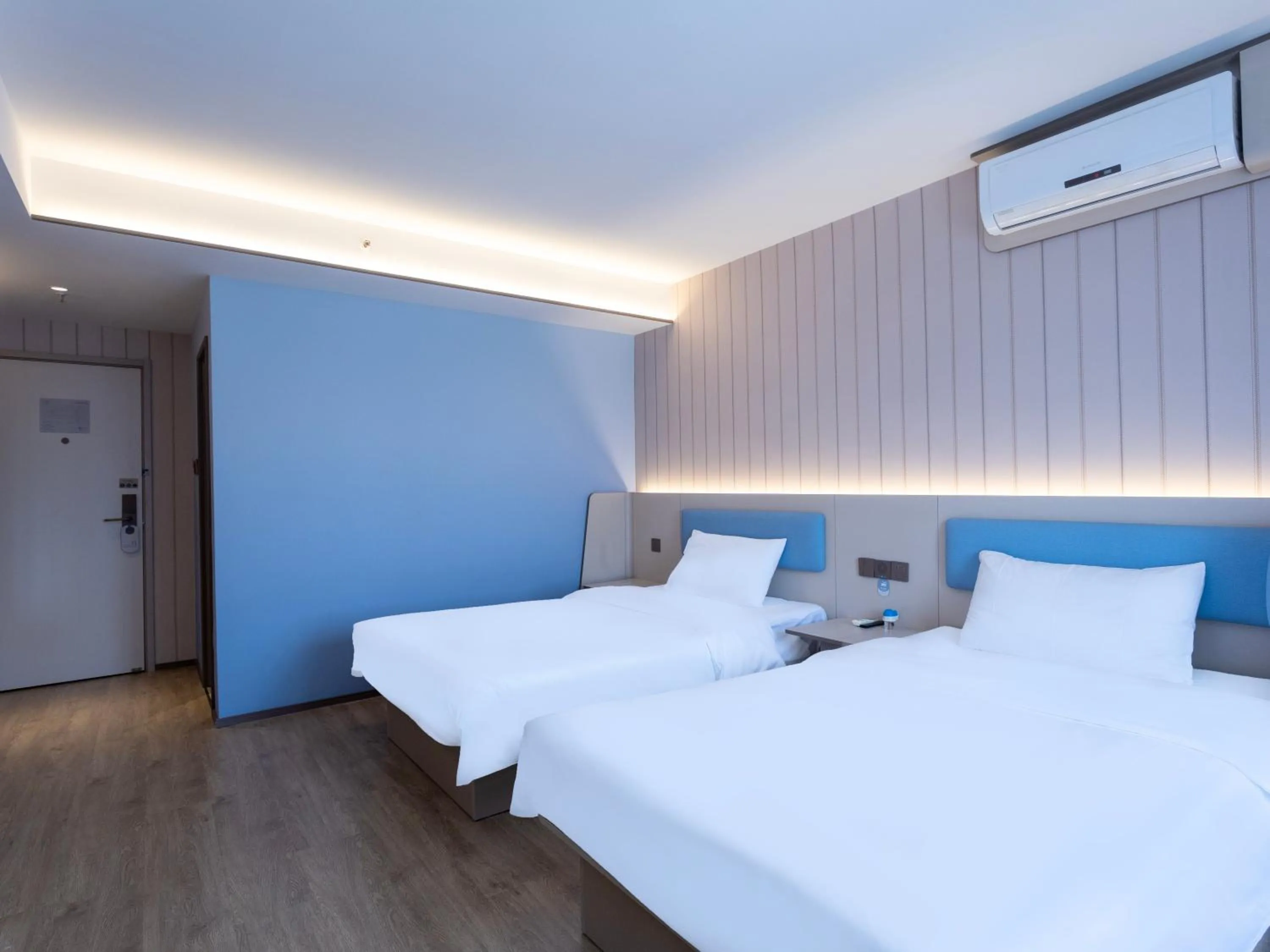 Bed in Hanting Hotel Beijing West Railway Station North Square