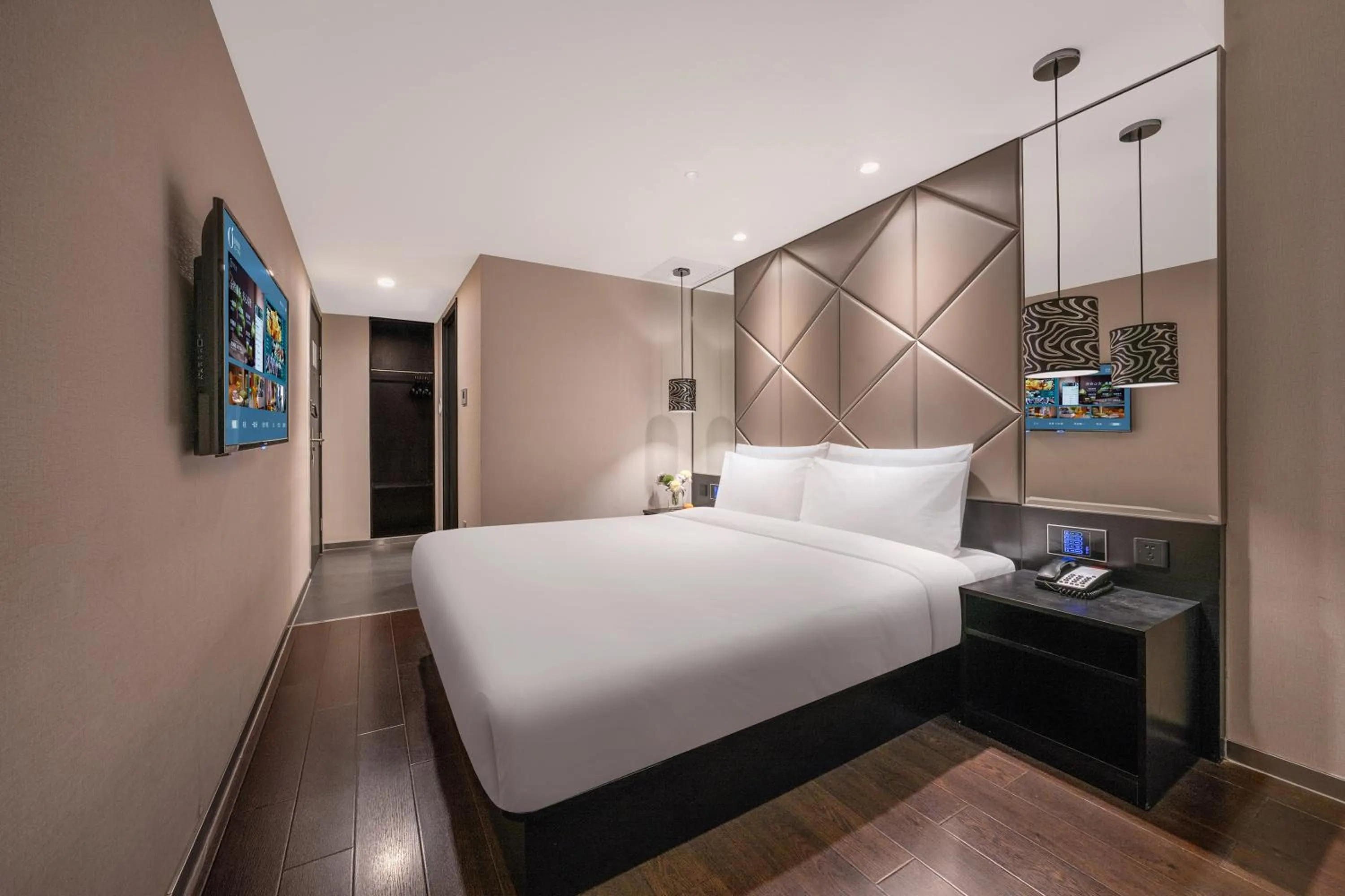 Property building, Bed in Orange Hotel Beijing Xi'erqi