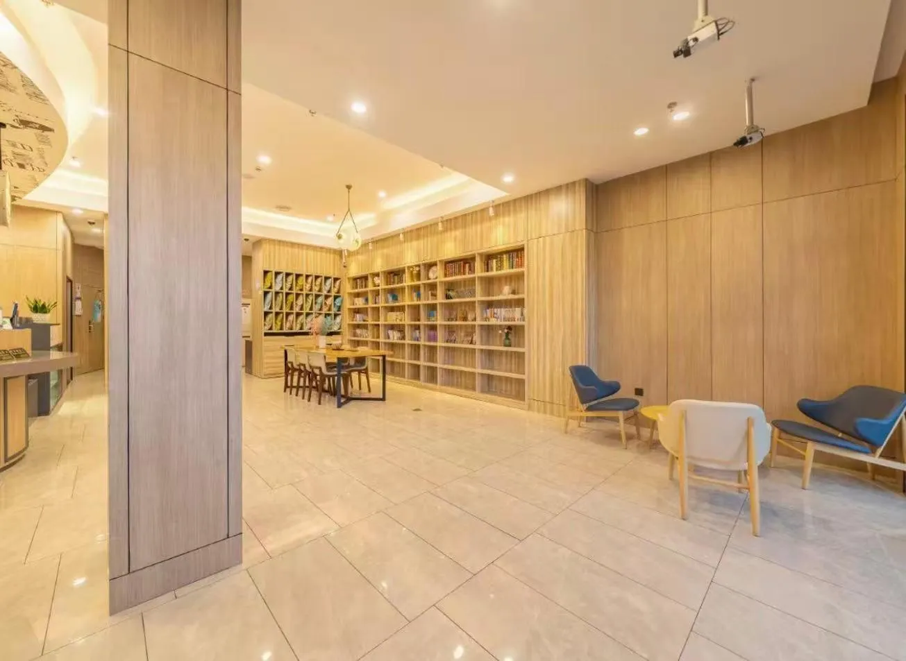 Seating area in Hanting Hotel Shanghai Wujiaochang