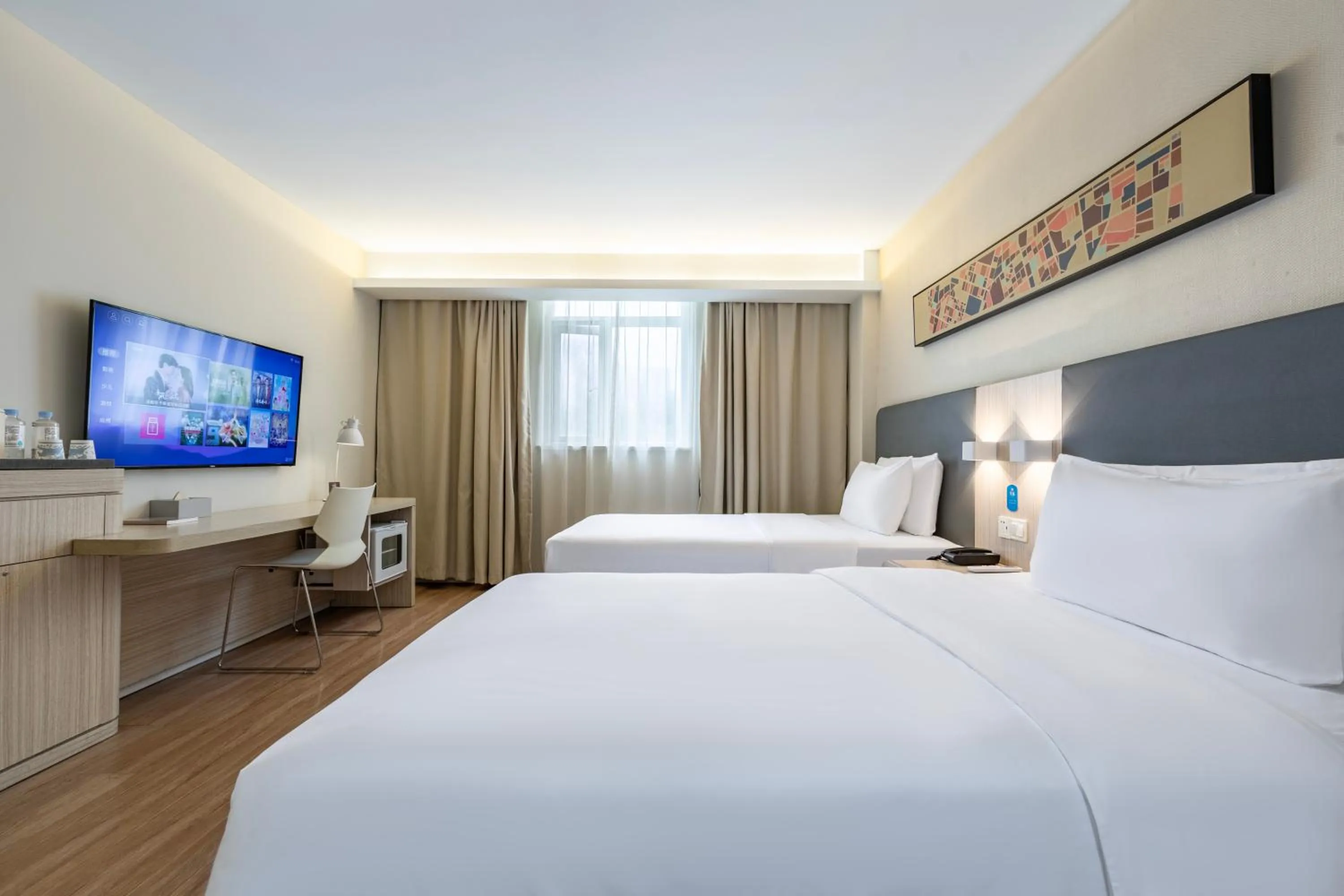 Photo of the whole room, Bed in Hanting Hotel Shanghai Xujiahui Center (formerly Xujiahui Nandan East Road Branch)