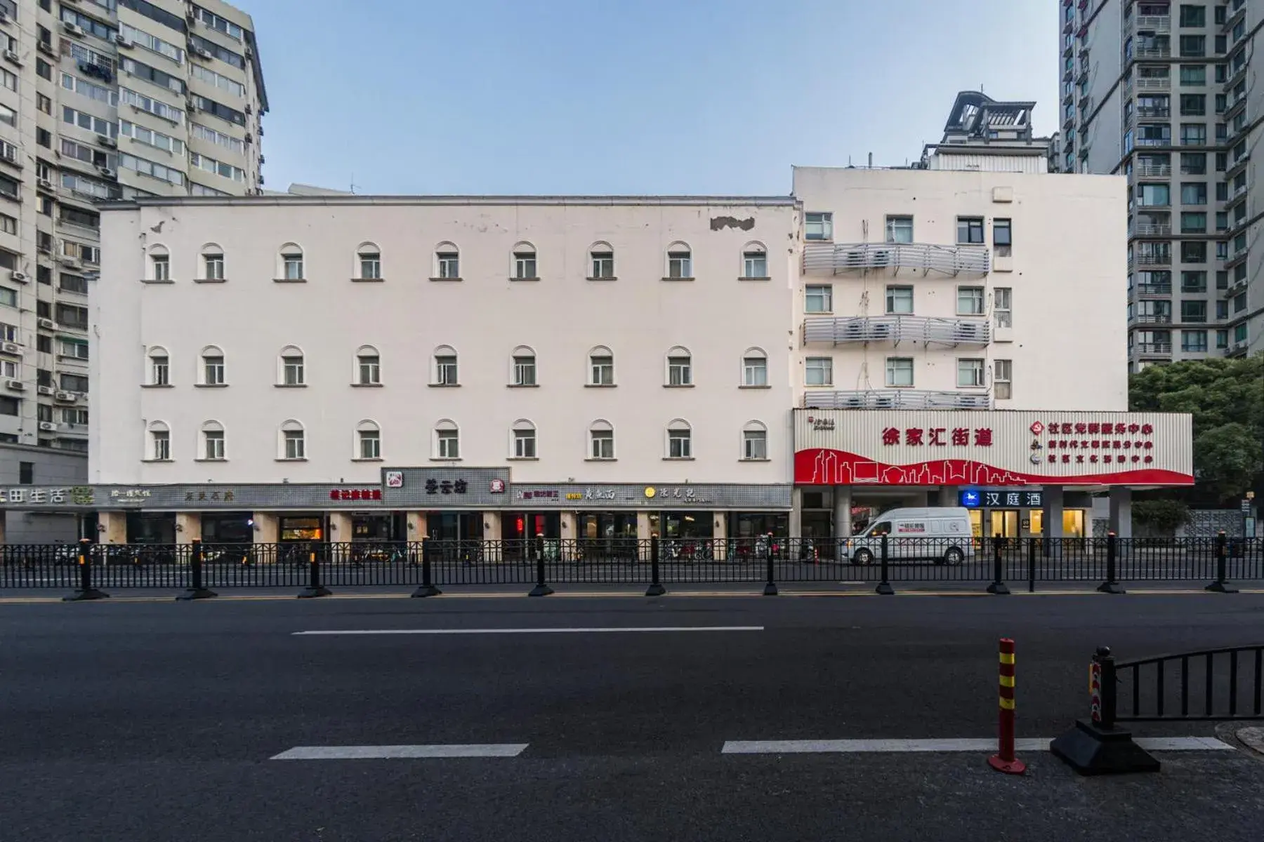 Hanting Hotel Shanghai Xujiahui Center (formerly Xujiahui Nandan East Road Branch) Hanting Hotel Shanghai Xujiahui Center (formerly Xujiahui Nandan East Road Branch)