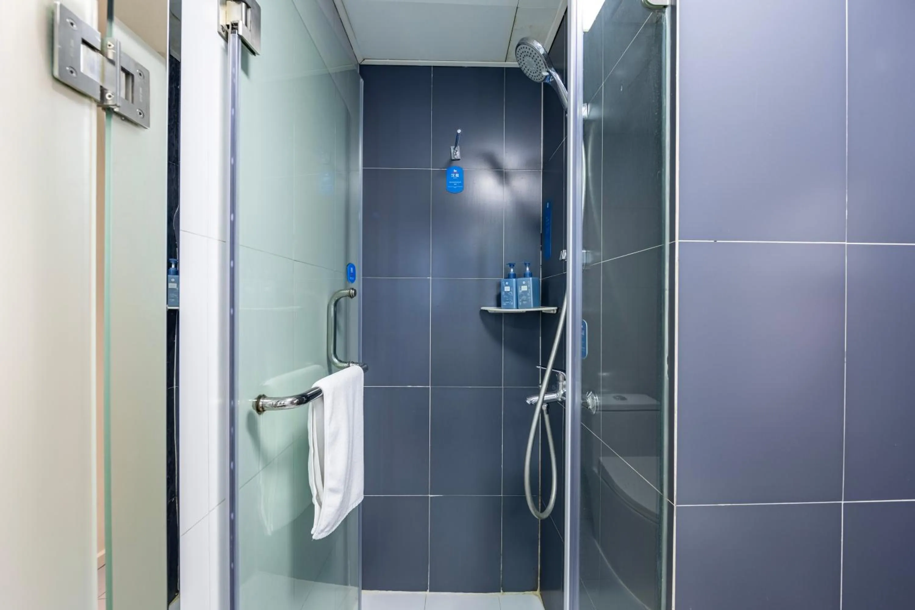 Bathroom in Hanting Hotel Shanghai Xujiahui Center (formerly Xujiahui Nandan East Road Branch)