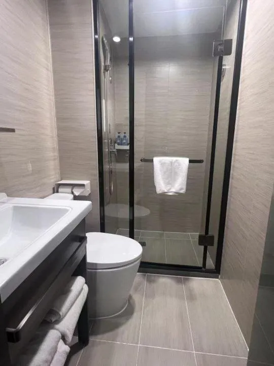 Toilet in Hanting Hotel Shanghai Jing'an Temple Xikang Road