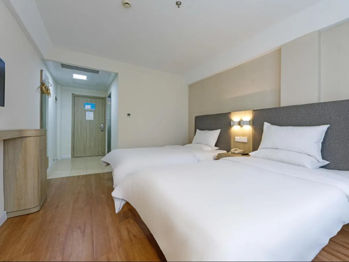 Bedroom, Bed in Hanting Hotel Shanghai Railway Station