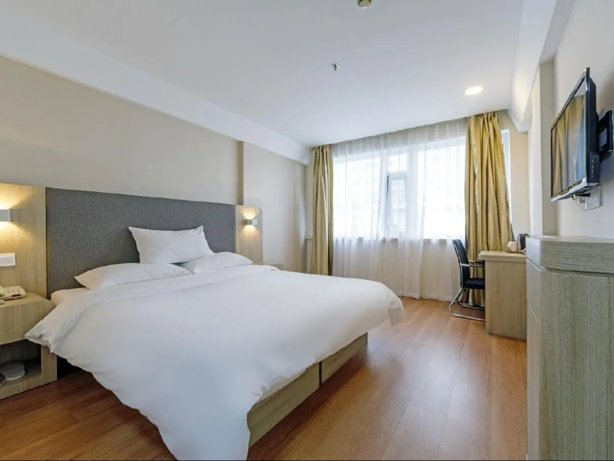 Photo of the whole room, Bed in Hanting Hotel Shanghai Railway Station