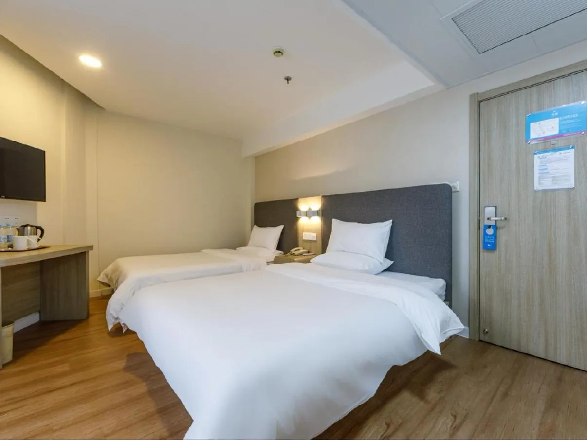 Bedroom, Bed in Hanting Hotel Shanghai Railway Station